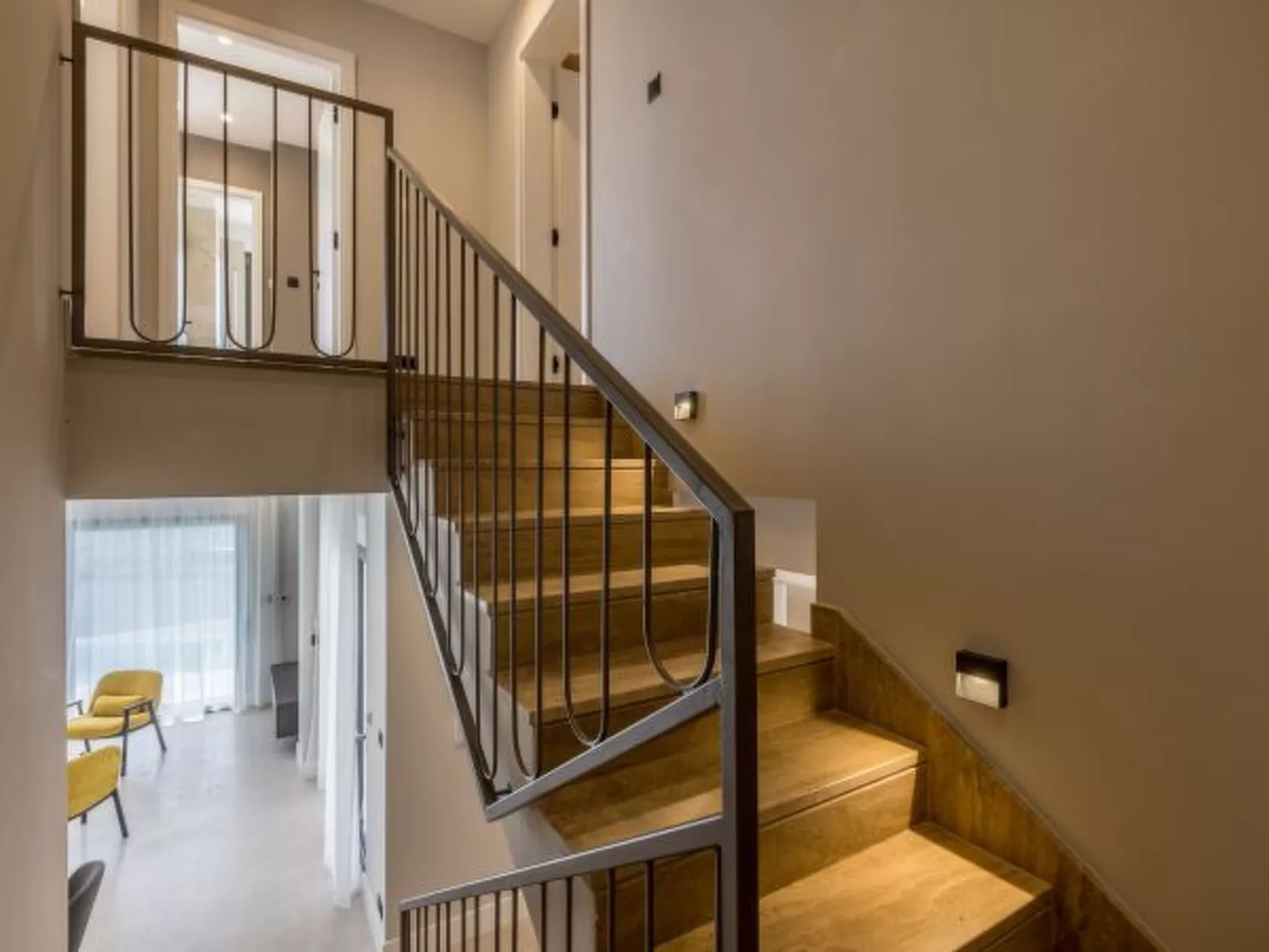 Beachfront villa Luce with seaview and pool - Binnen