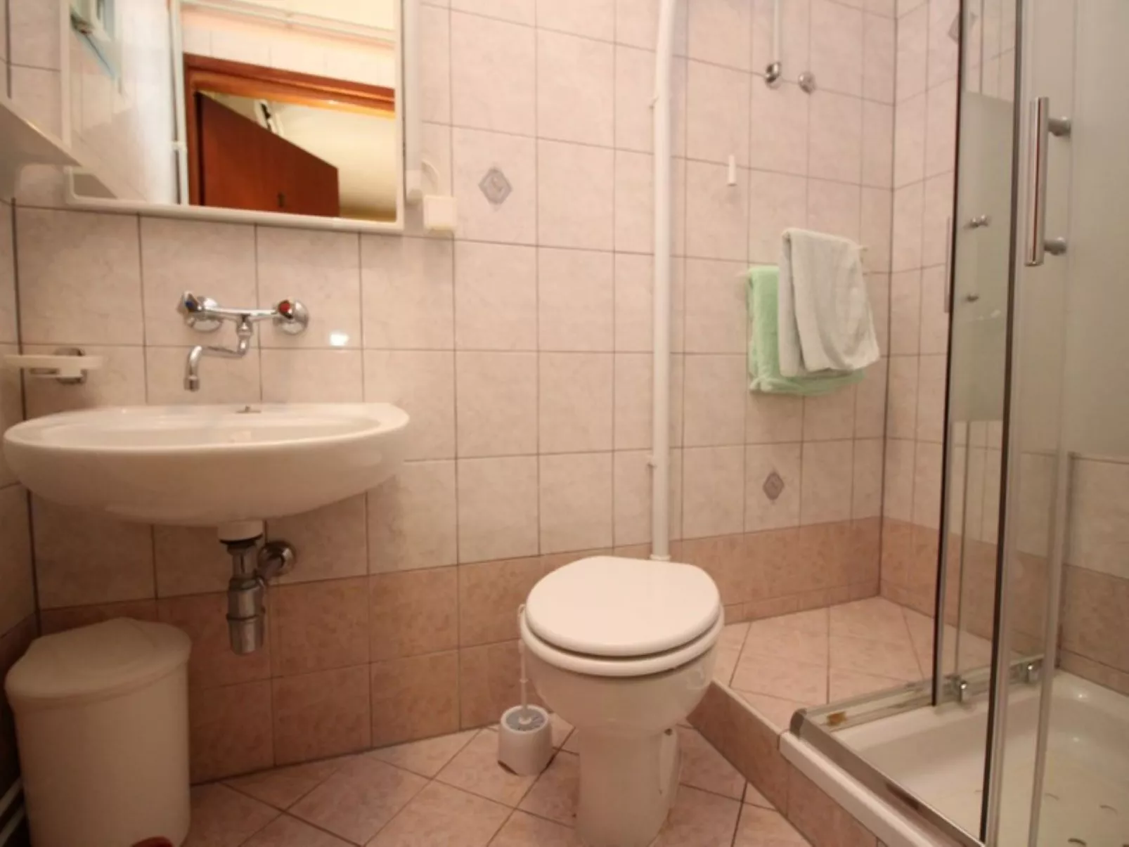 Zimmer Radenka 1 - Binnen