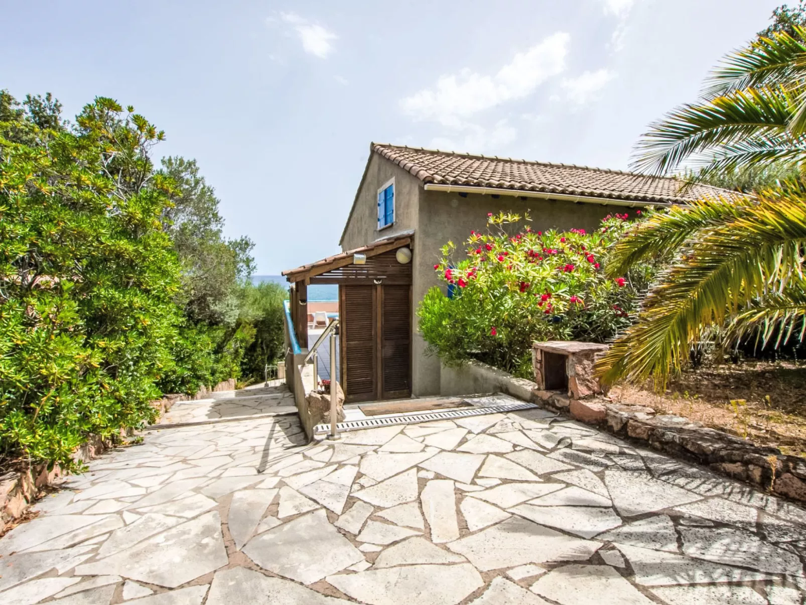 Haut Casa Blue - Buiten