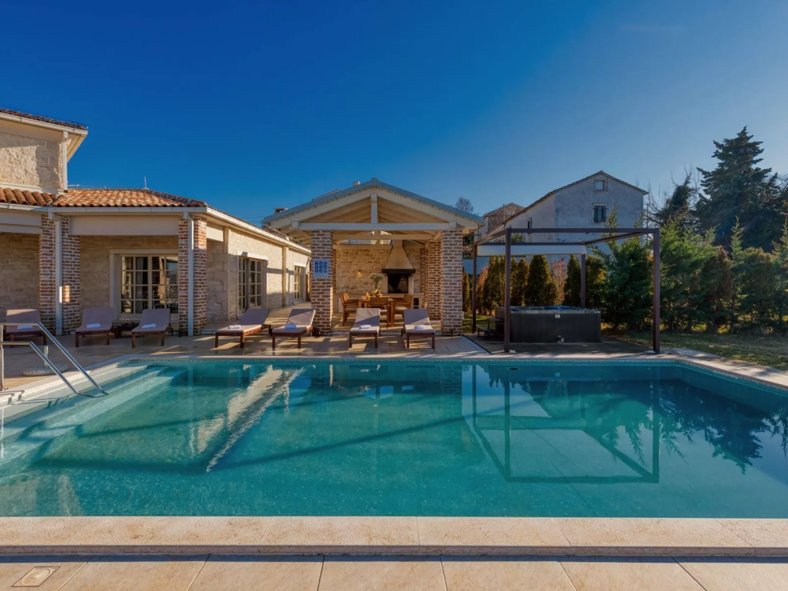 Villa "Star" mit Whirlpool - Buiten