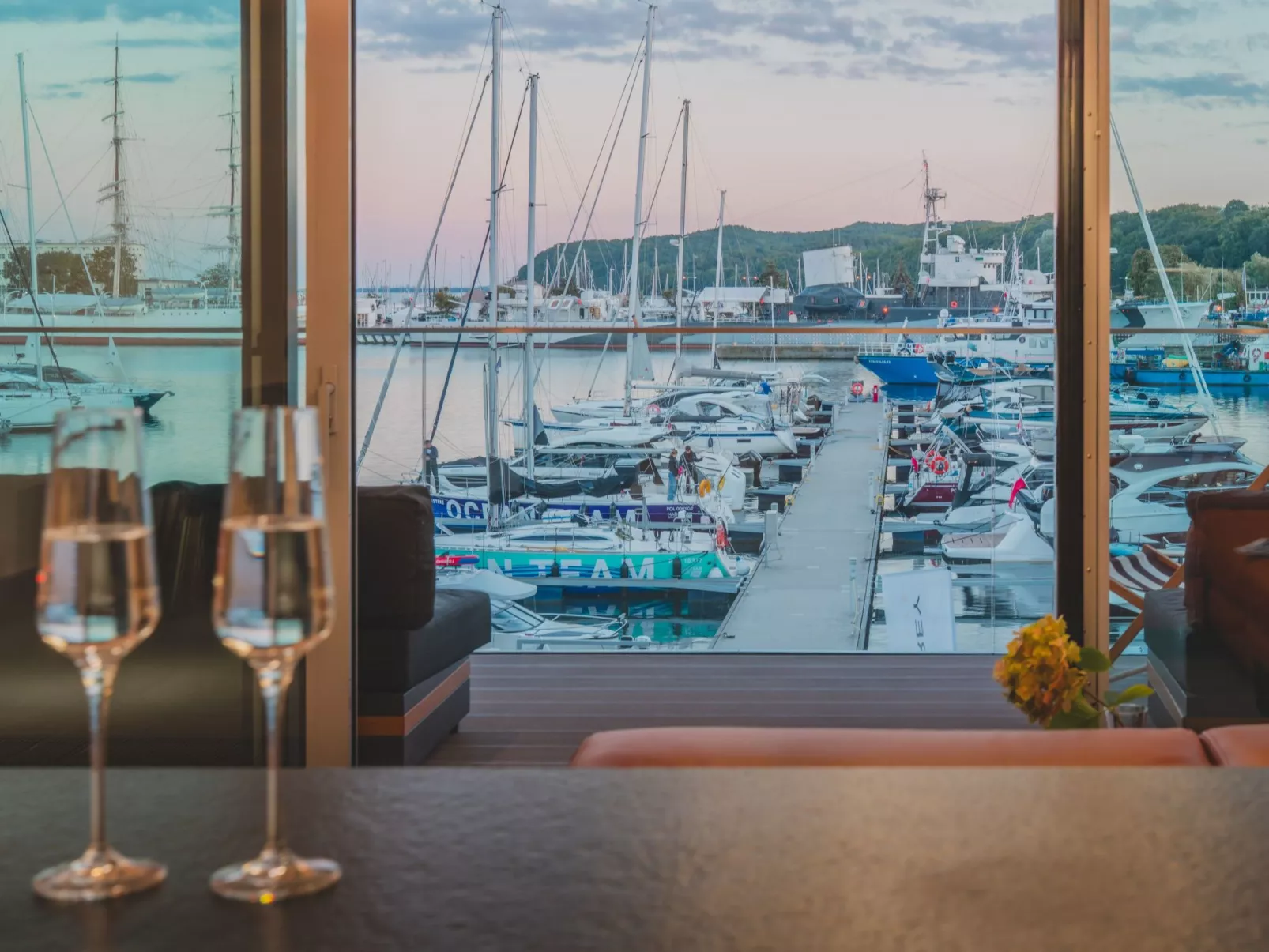 Yacht Park Apartment mit Panoramablick auf den Yachthafen in Gdynia, POLEN - Binnen