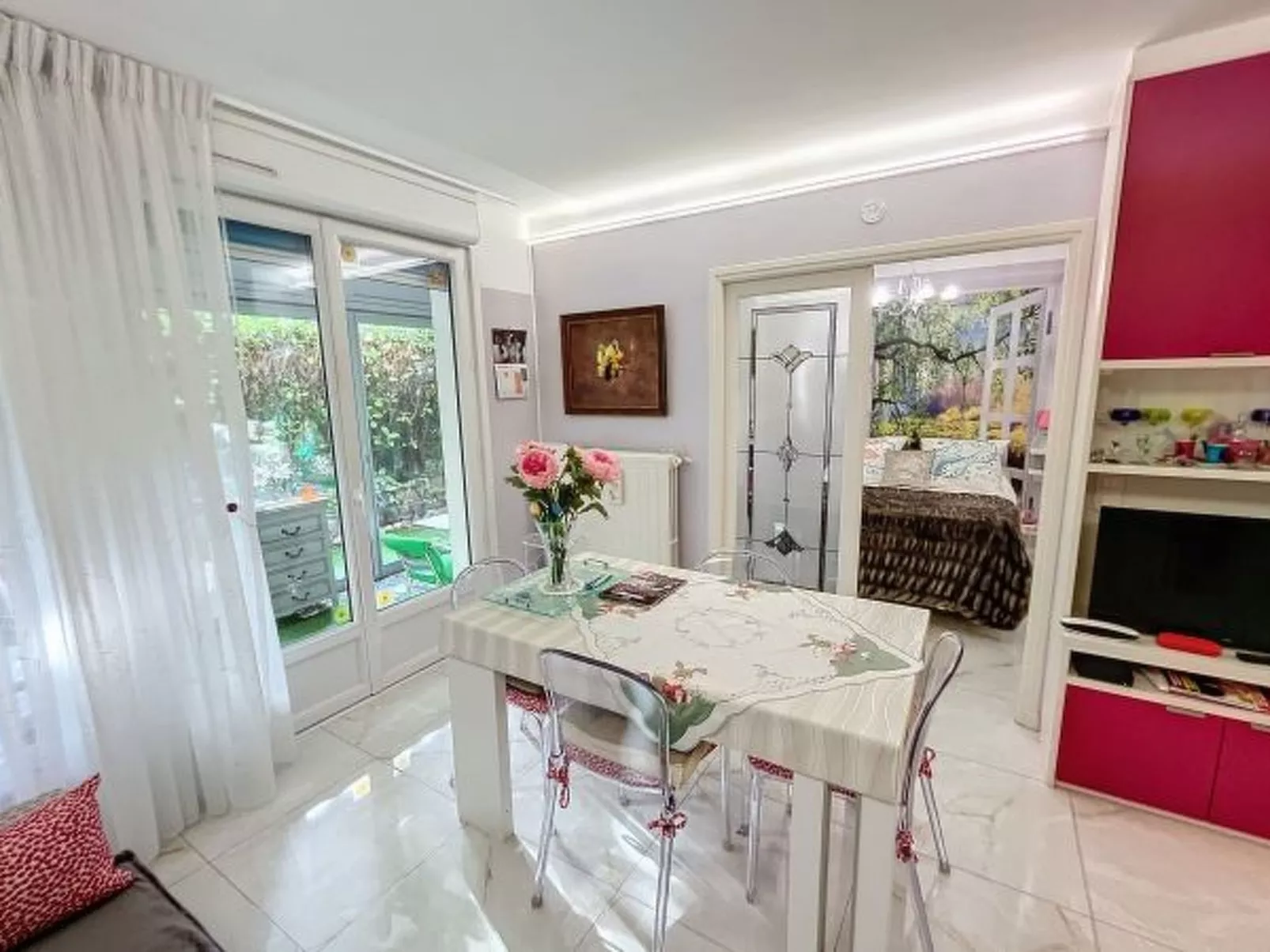 Cosy 1 bedroom Republique 236 - Image-tags.info