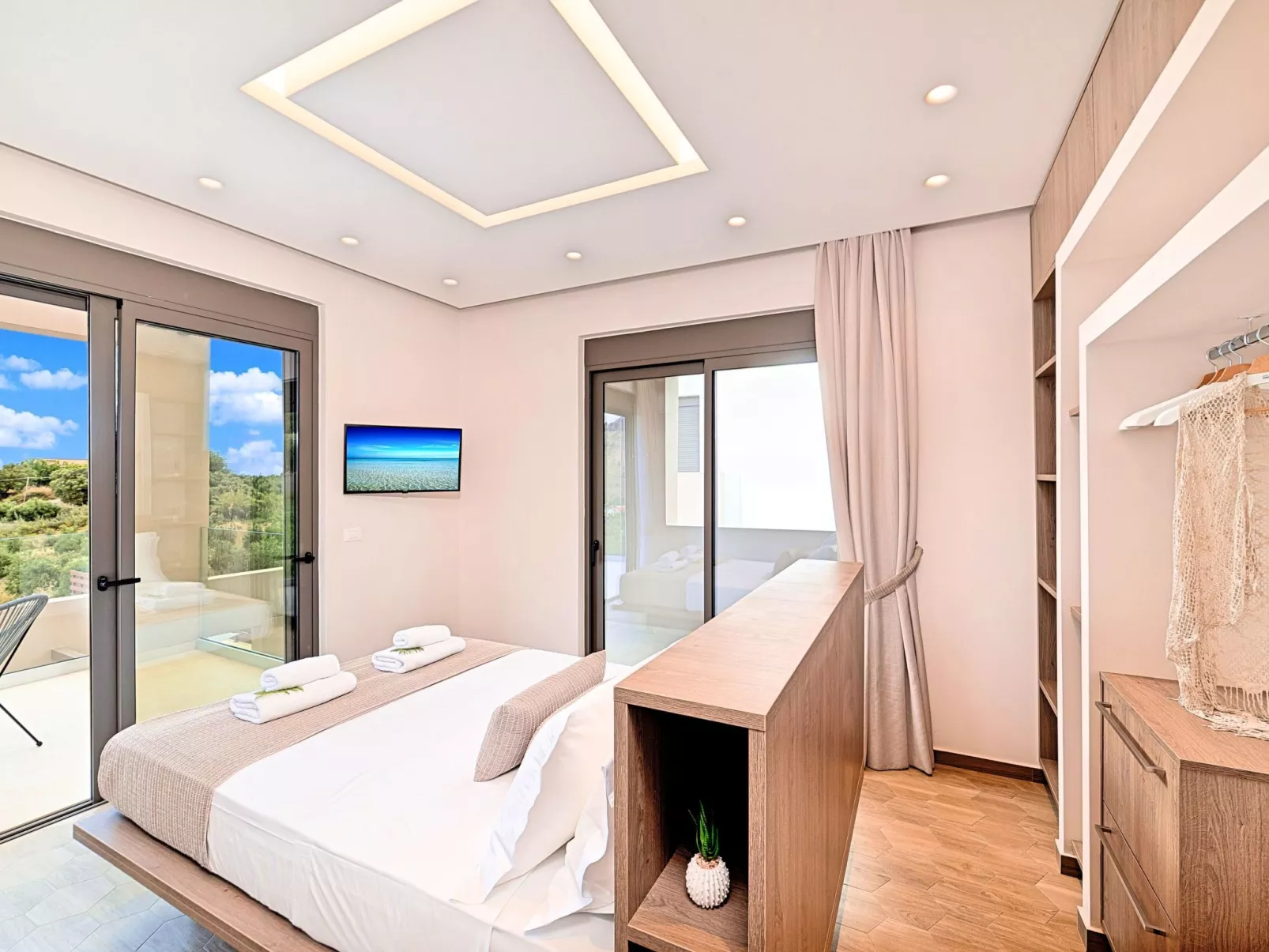 Villa "Minoas Grand" mit Blick auf das Wasser - Binnen