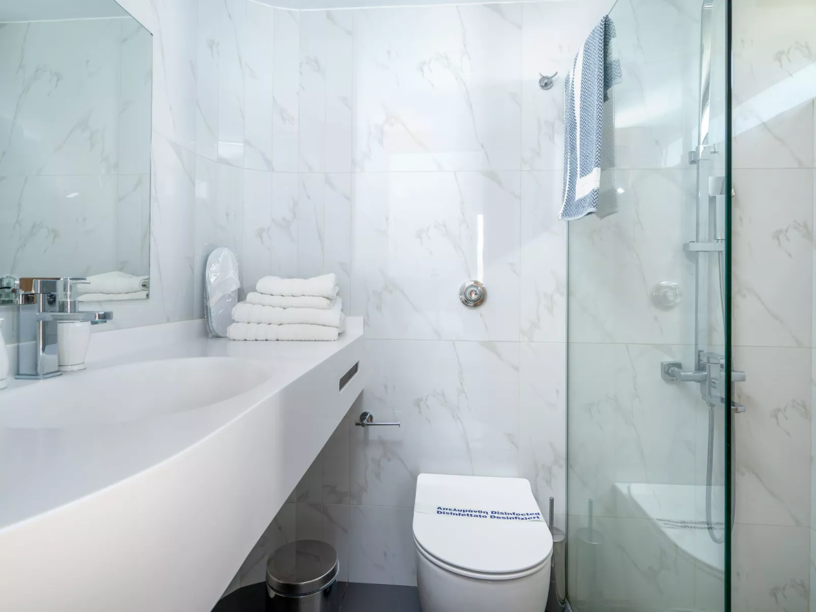 "Villa Kallia" mit Infinity-Pool - Binnen