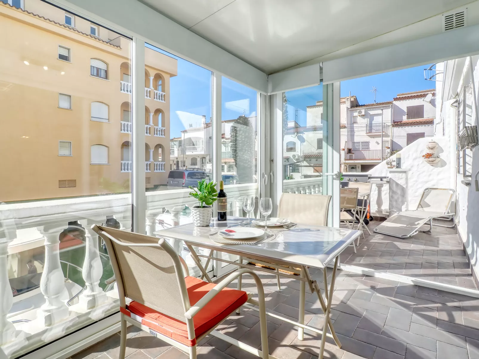 Port Empuries 31-33 - Buiten