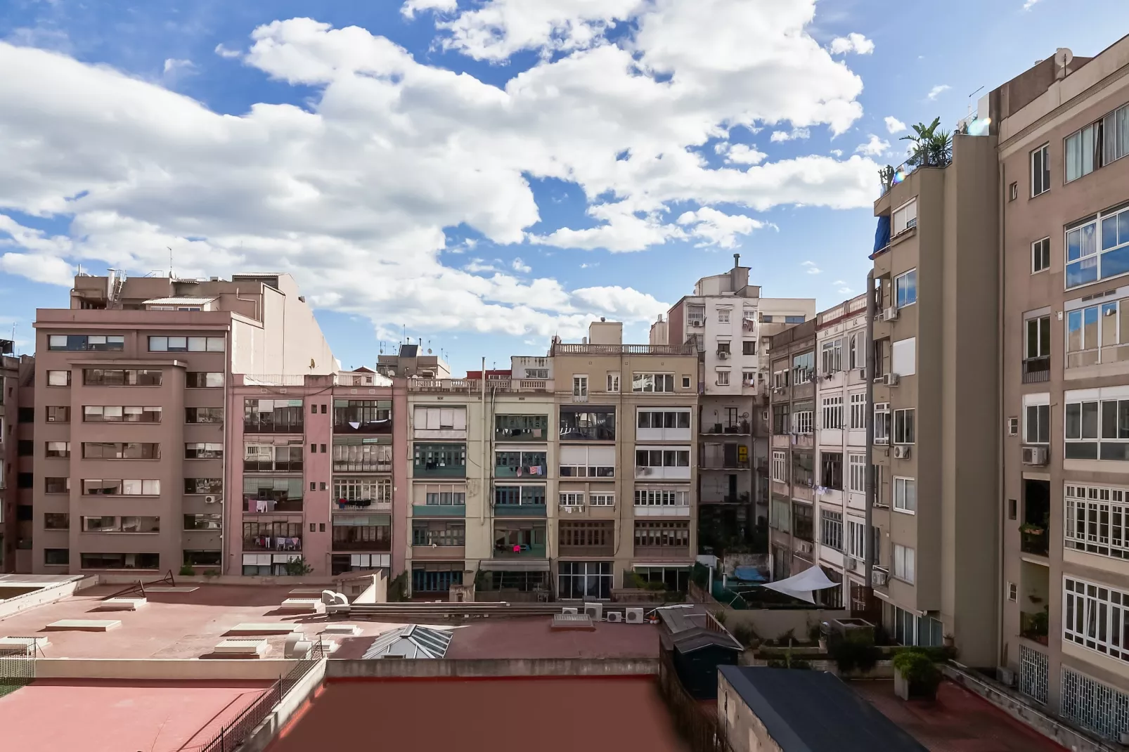 Rambla Paris Apartment - Uitzicht zomer