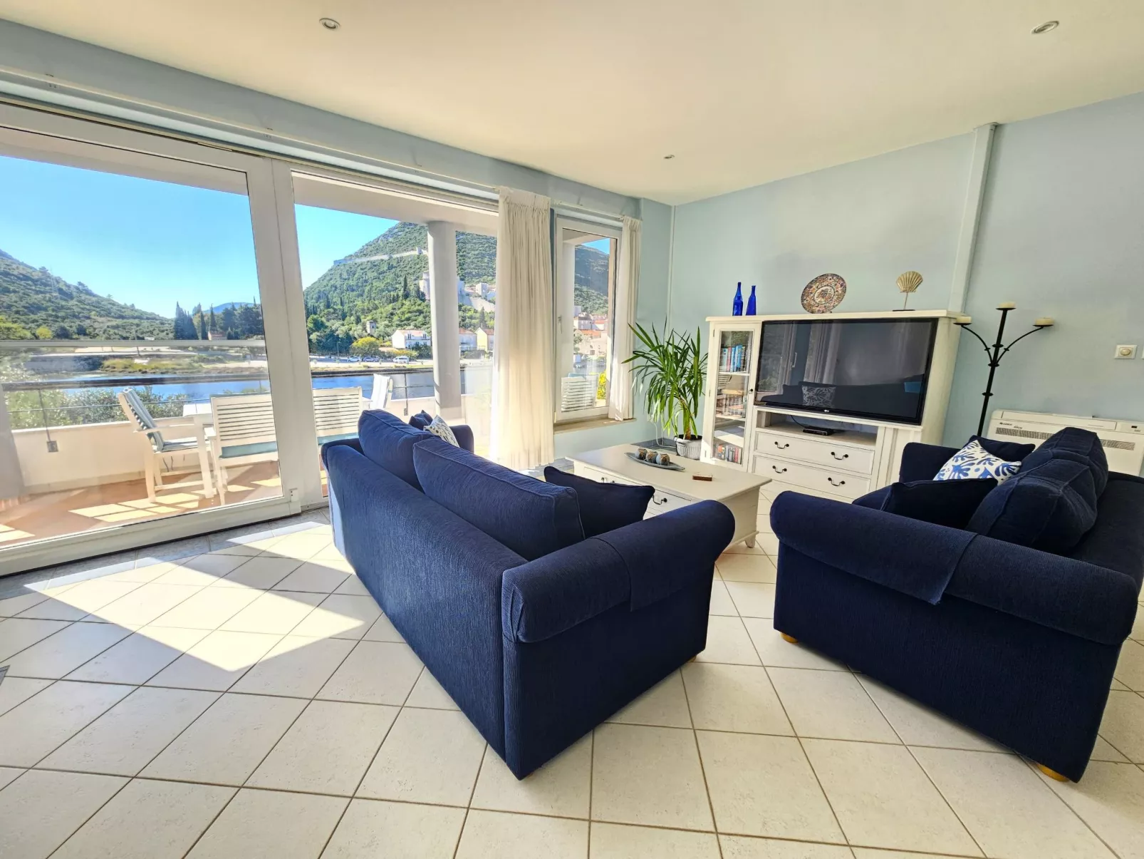 Waterfront Oasis - Binnen