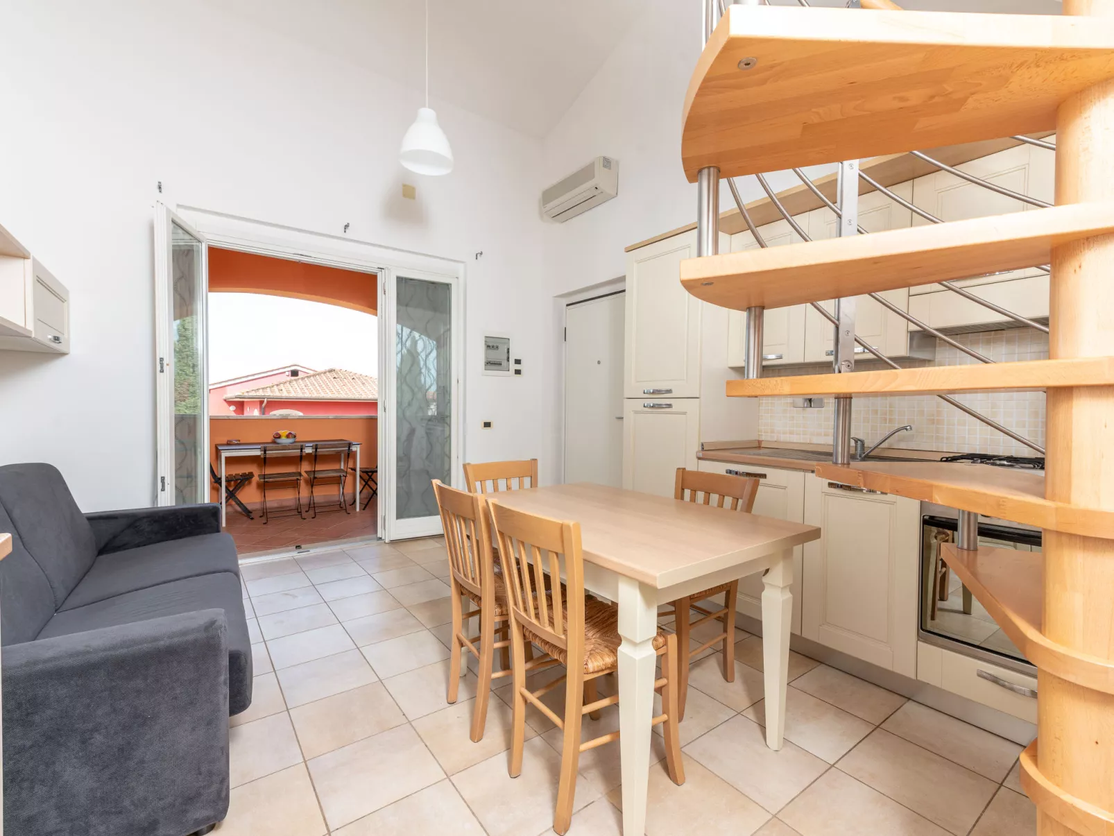 Aba Village - Binnen