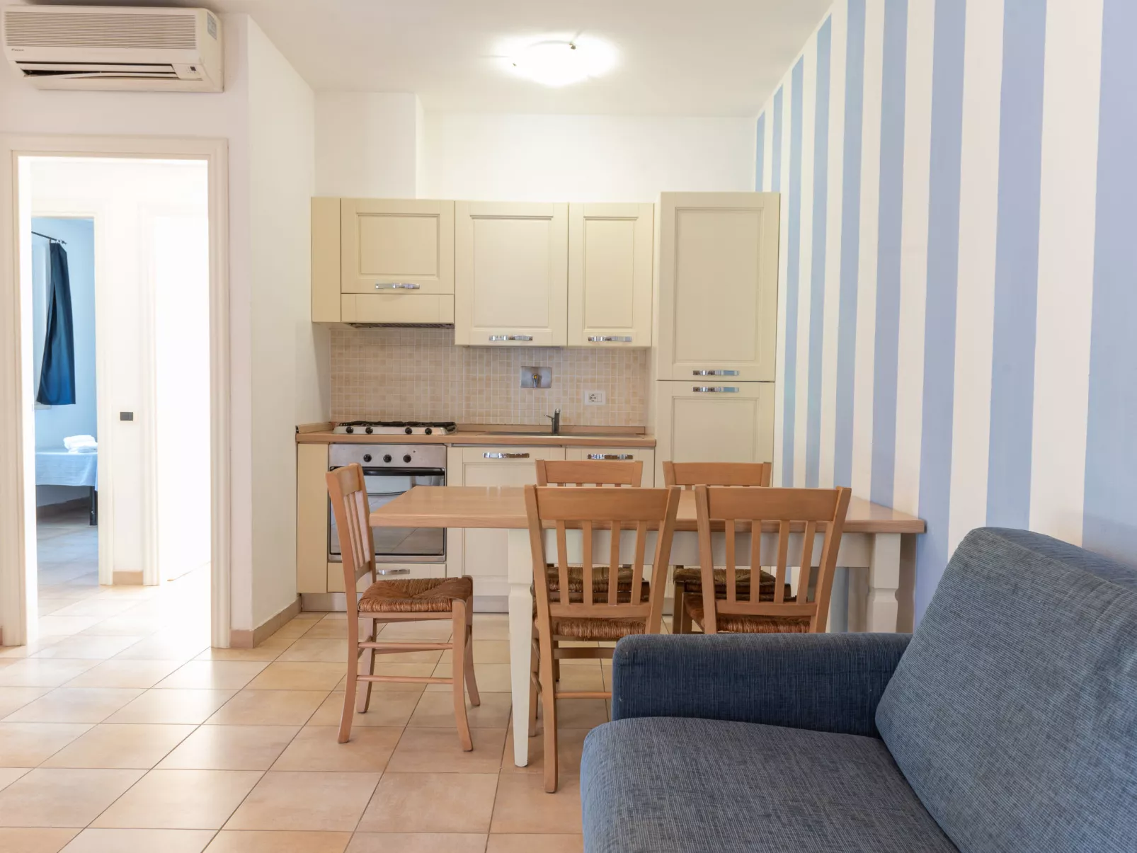 Aba Village - Binnen