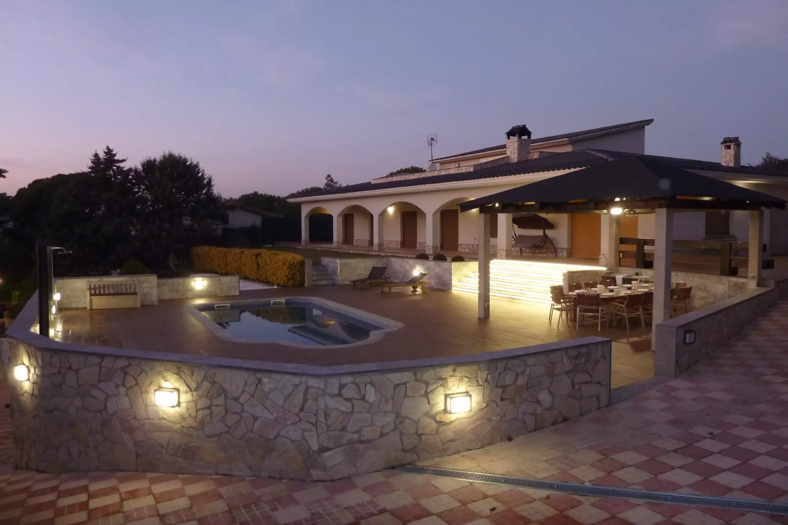 Vivalidays Villa Kiros - Buitenkant zomer