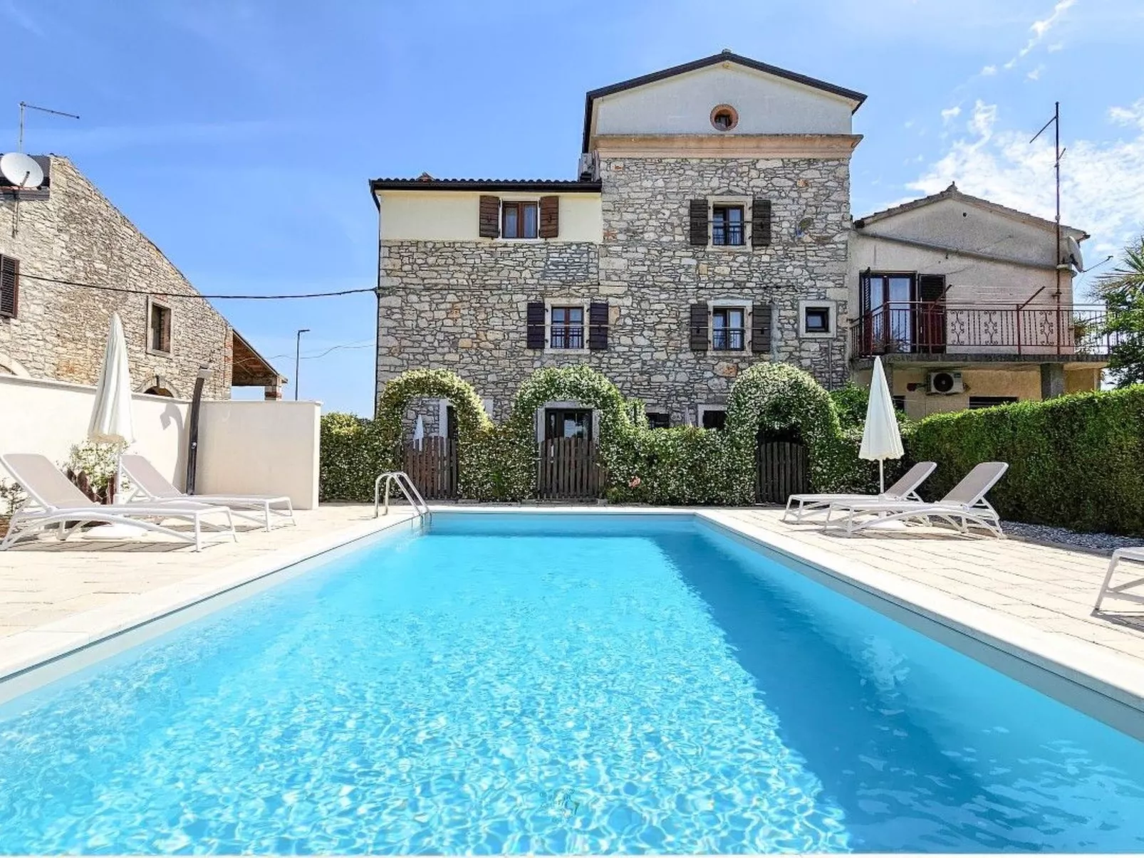 Für 2 Personen ca. 30 m&sup2; in Novigrad, Adriaküste Kroatien (Westküste von I - Buiten