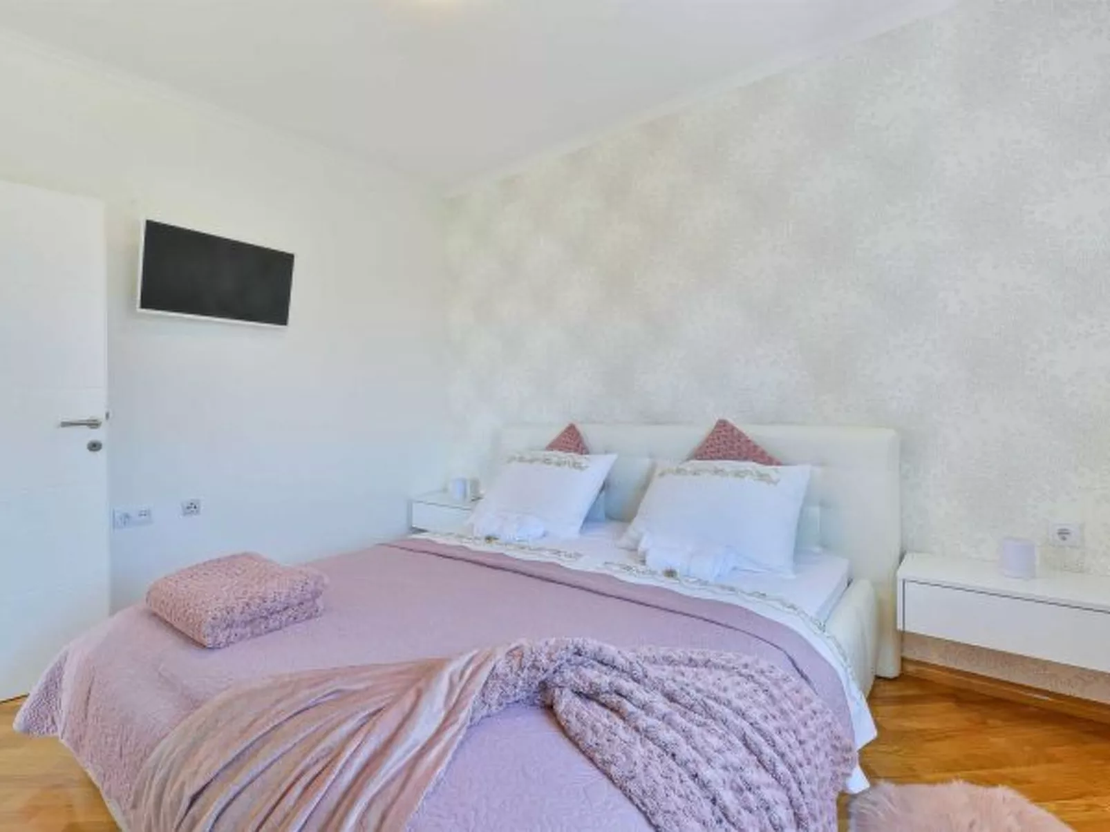 Penthouse Laudato with jacuzzi - Image-tags.info