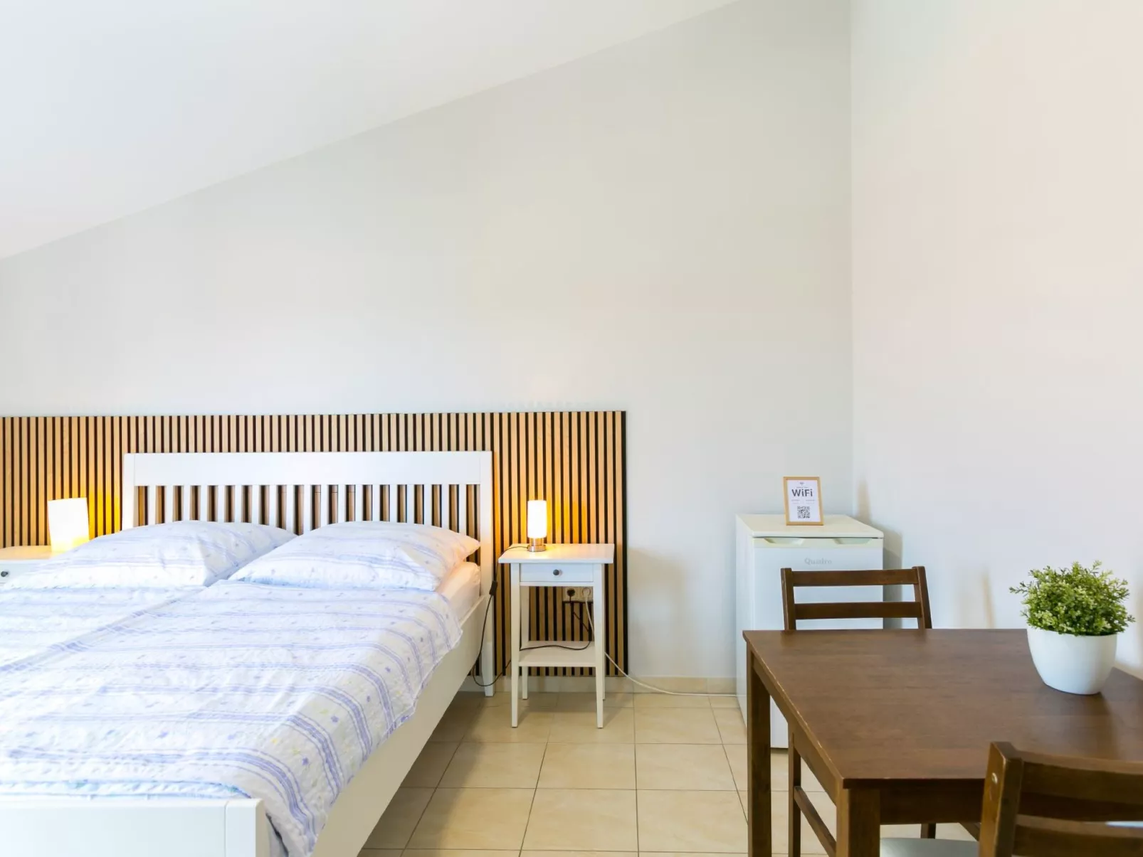 Gästezimmer mit Balkon - Binnen