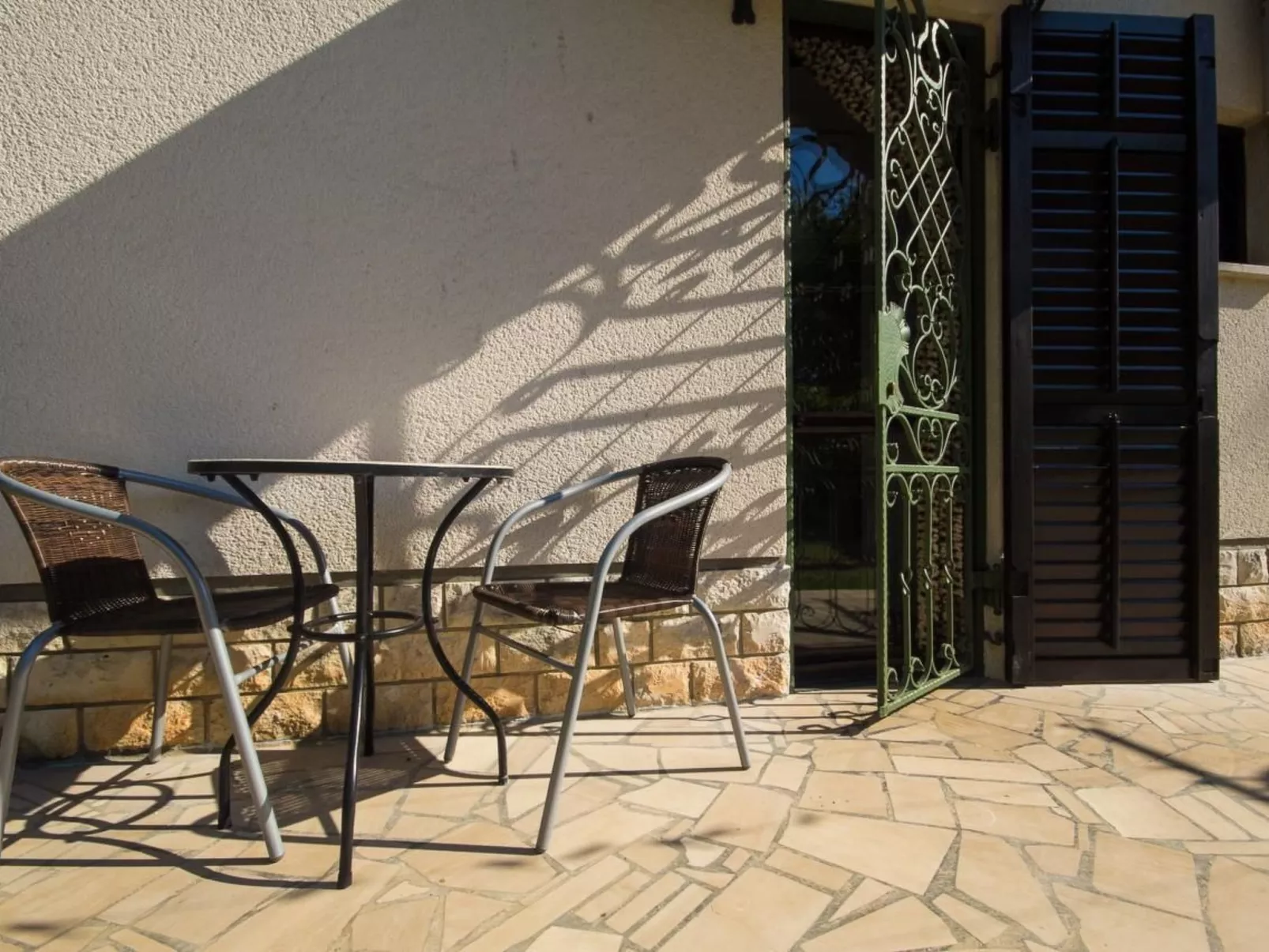 Zimmer "Joze" mit Terrasse - Buiten