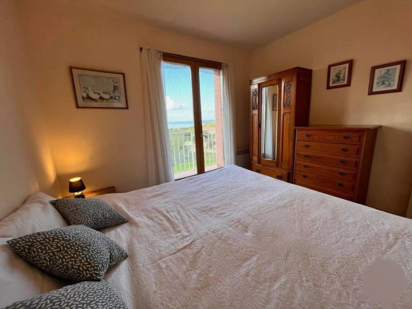 Haus in der Nähe von Meer und Bergen, atemberaubende Aussicht. - Binnen