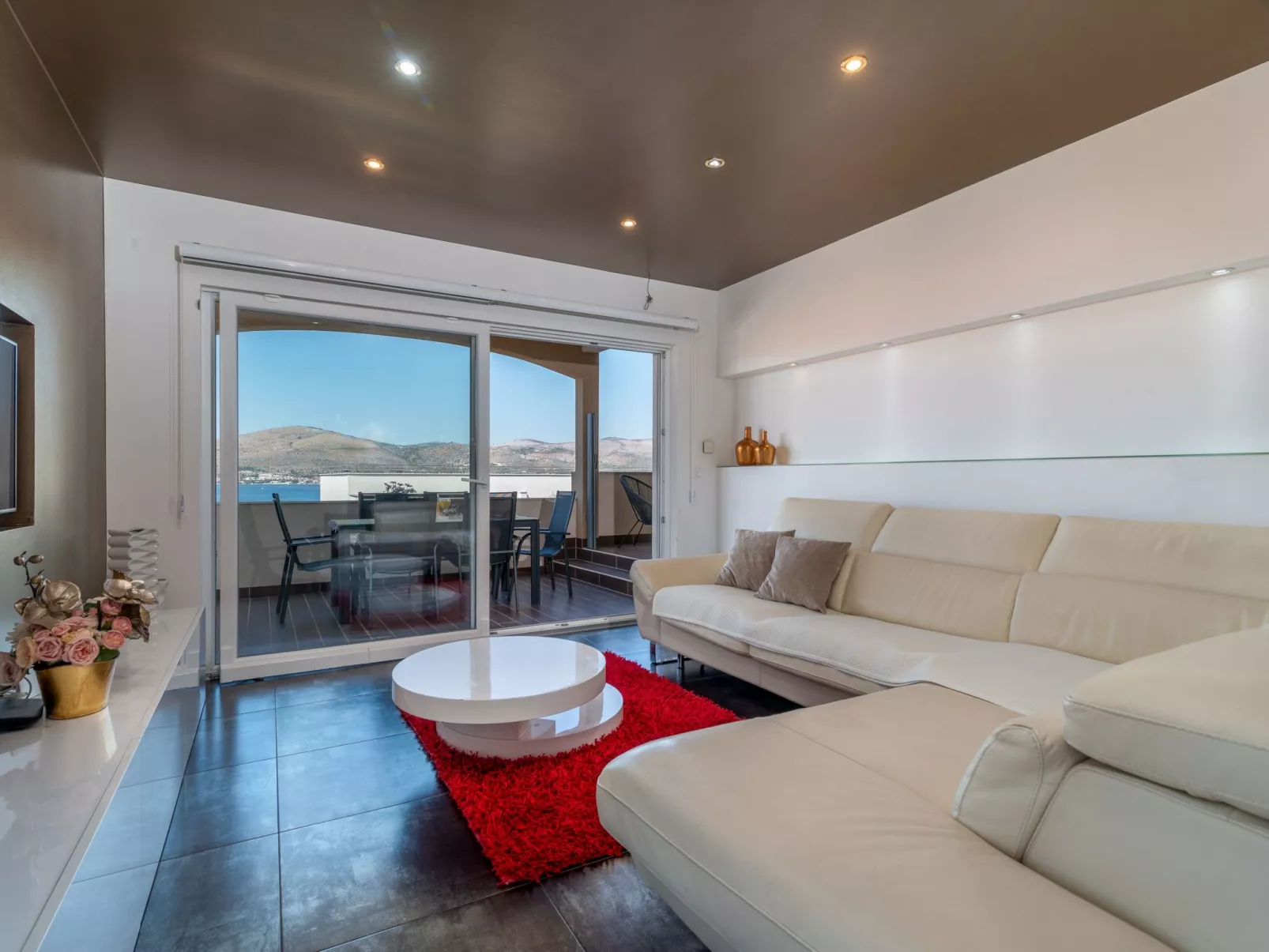 Modernes Apartment mit Gartennutzung, einer groß - Image-tags.info