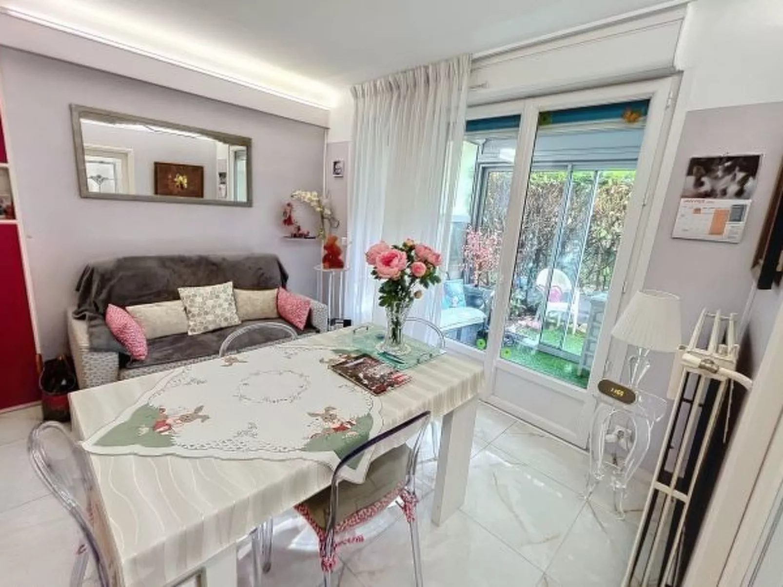 Cosy 1 bedroom Republique 236 - Image-tags.info