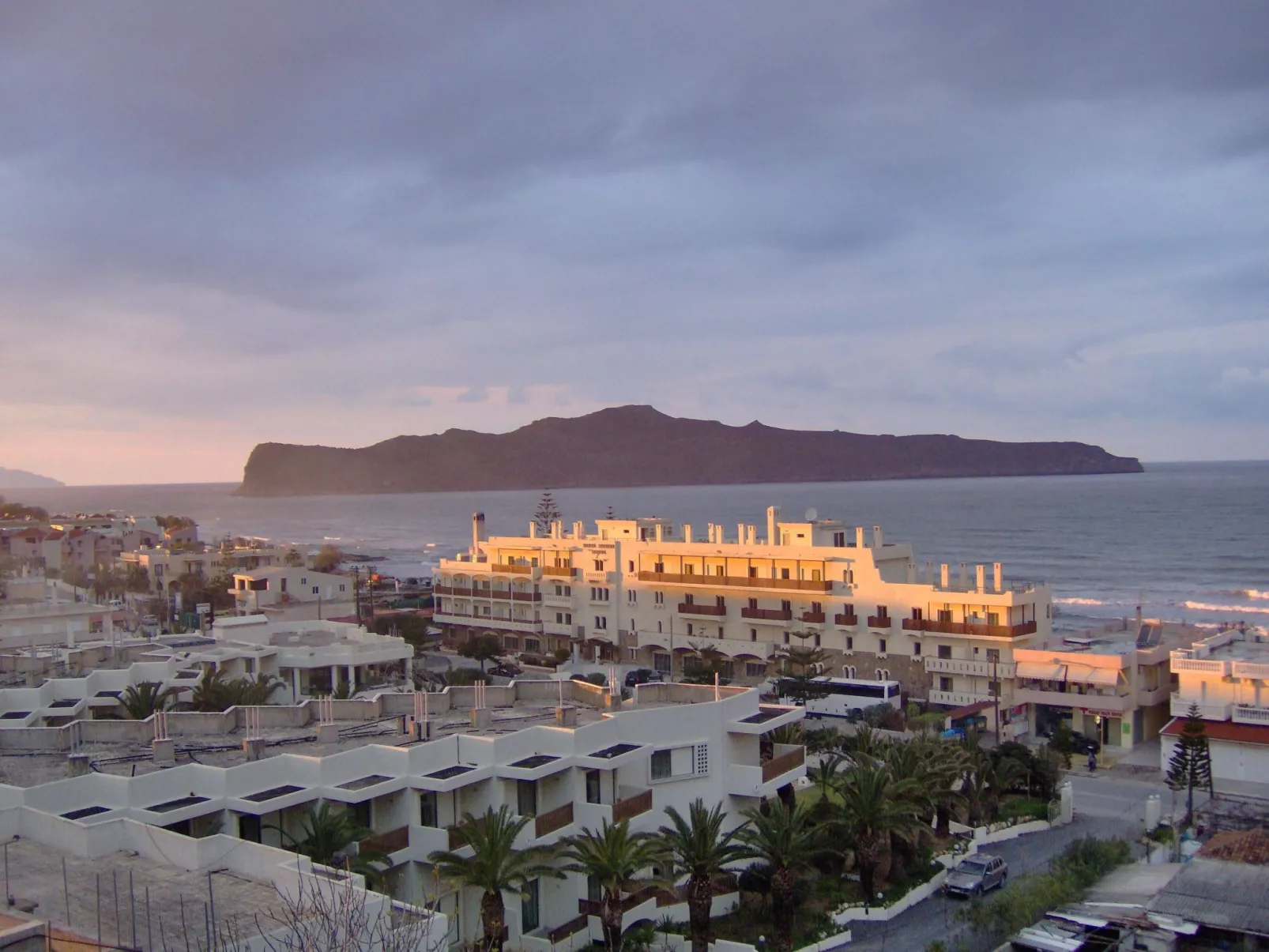 Sehr geräumiges Apartment mit eigenem Pool und Whirlpool - Buiten