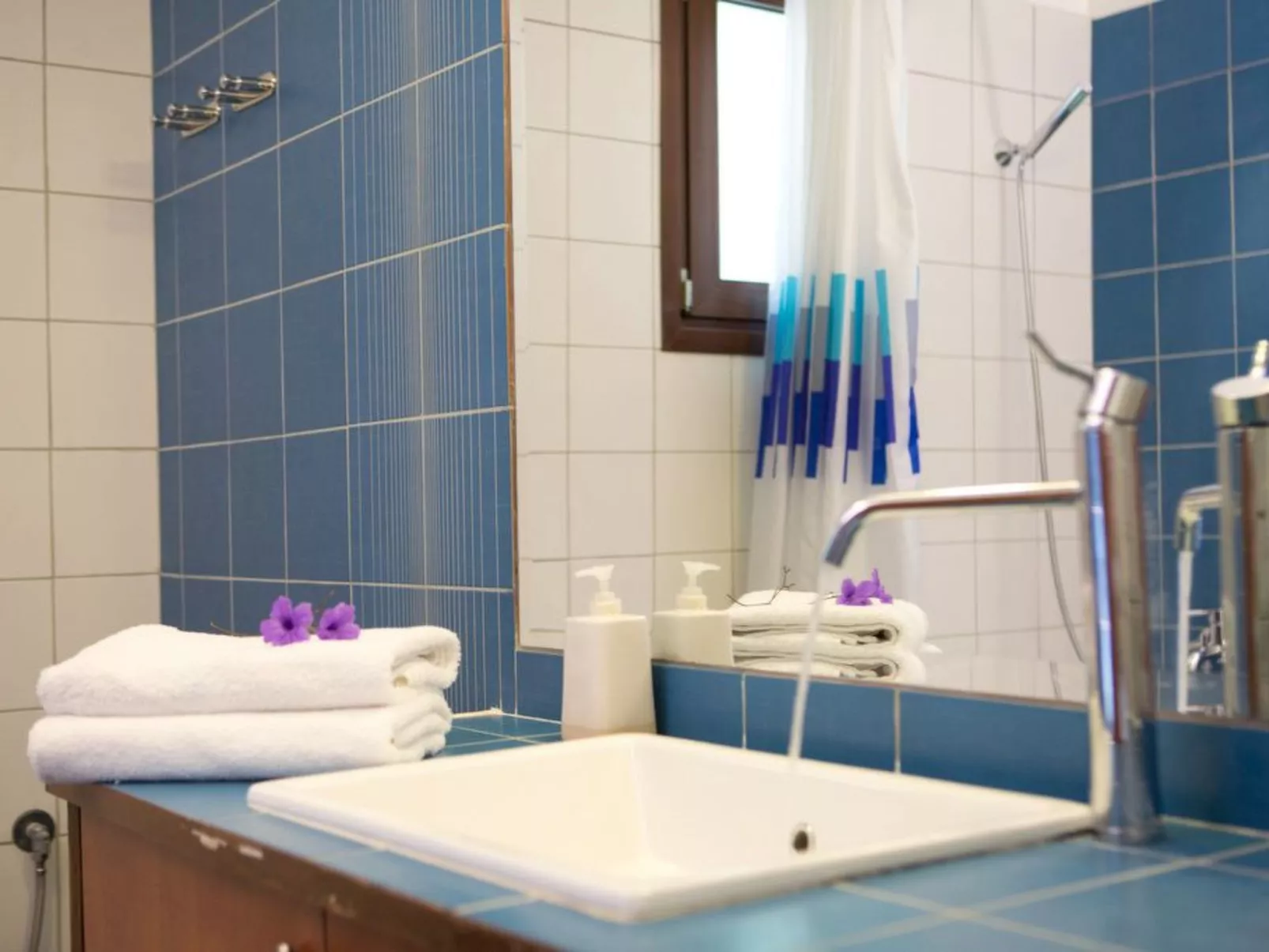 Luxuriöse Villa mit Infinity-Pool und Panoramablick - Binnen