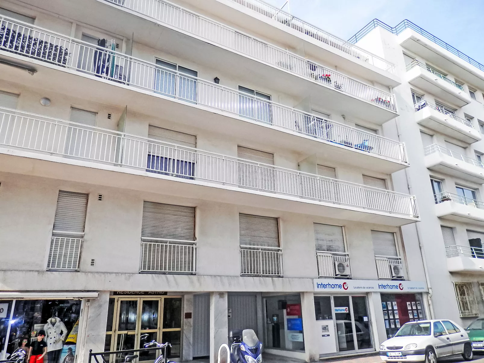 Reine Astrid - Buiten