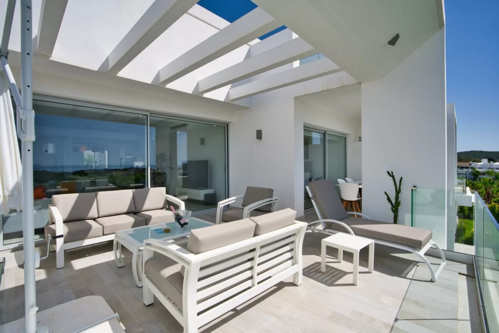 Elegant 2-Bedroom Apartment | Alcazaba Lagoon 1112 - Terrasbalkon