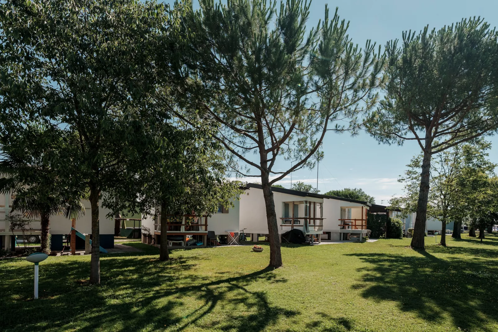Village Marina di Cortellazzo Lido di Jesolo Pineta Bungalow - Buitenkant zomer