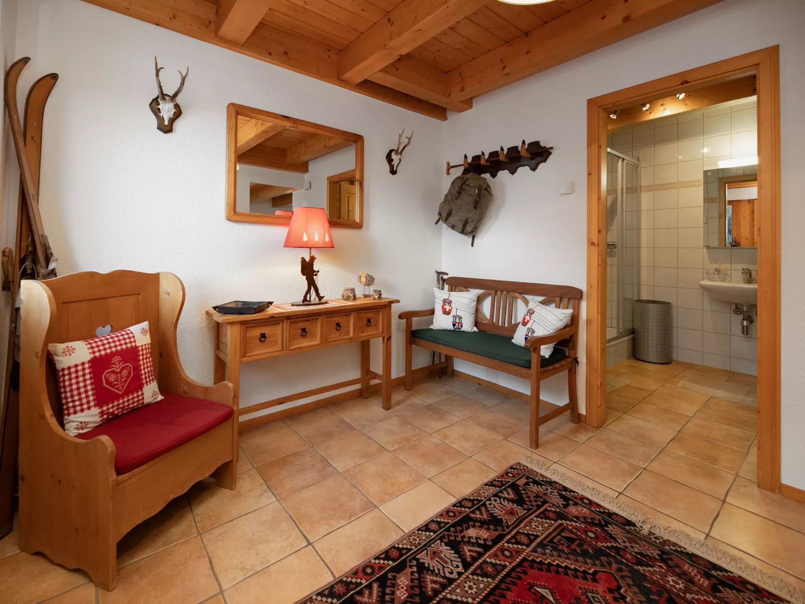 Ecureuil noir - Binnen