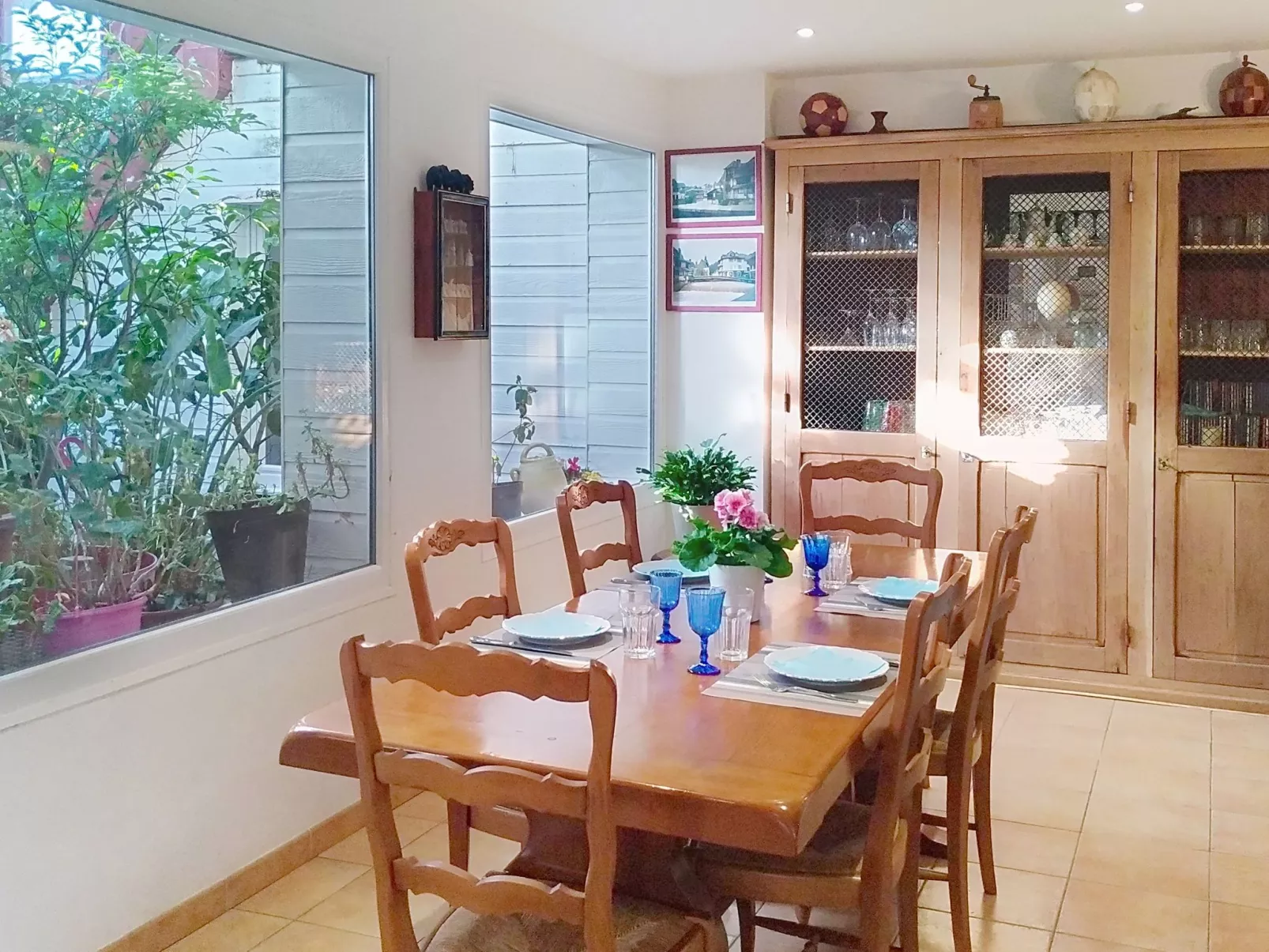 Le Paradis des Fleurs - Binnen