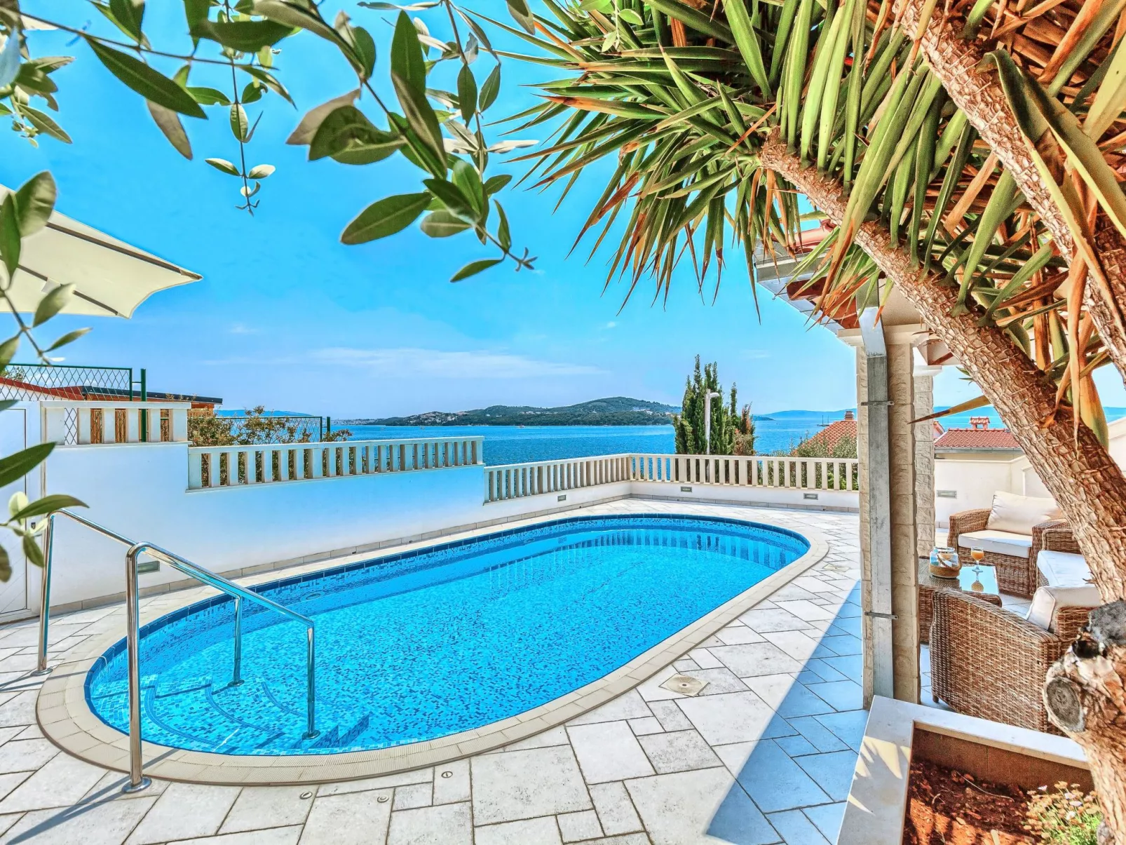 Mit Terrasse, Pool und Strandzugang - Image-tags.info