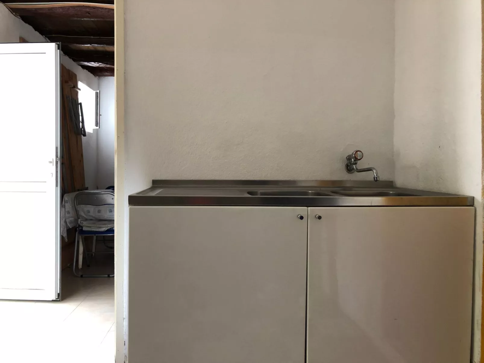 Weißes Haus Robinson mit BBQ und Terrasse - Image-tags.info