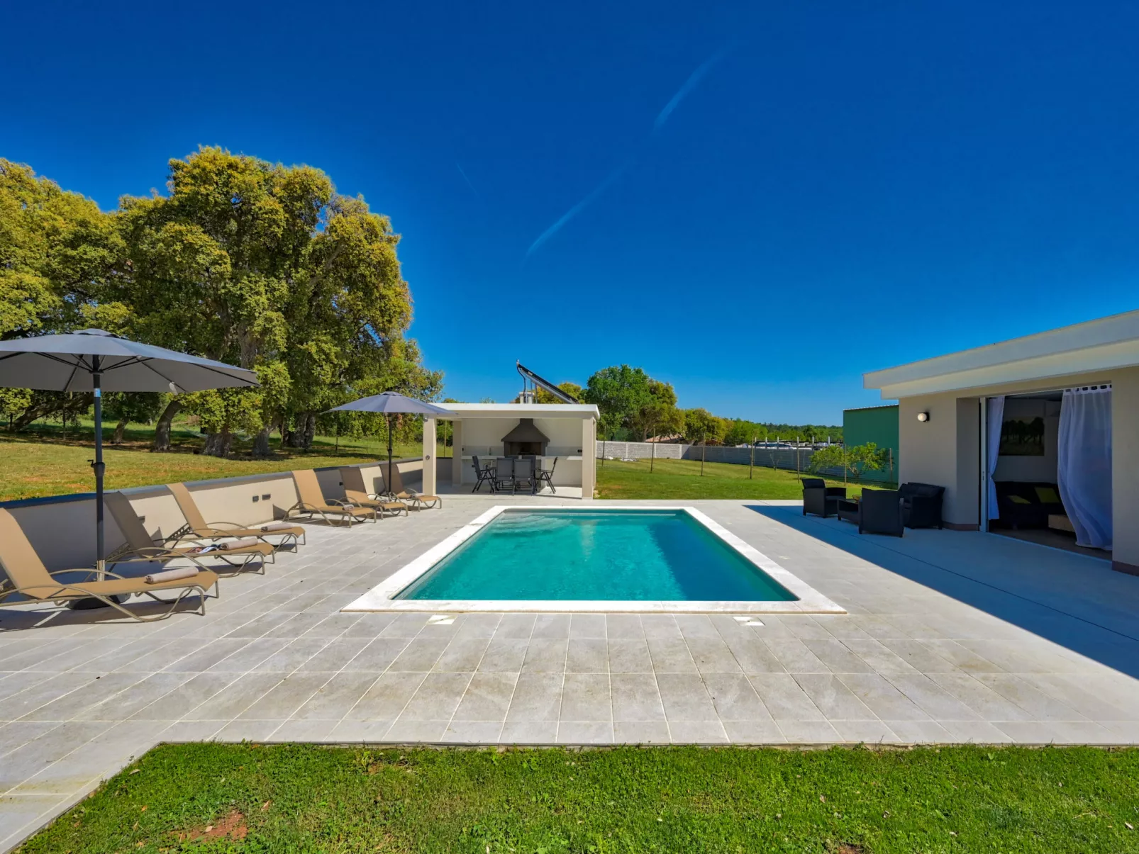 Montevernal - Buiten