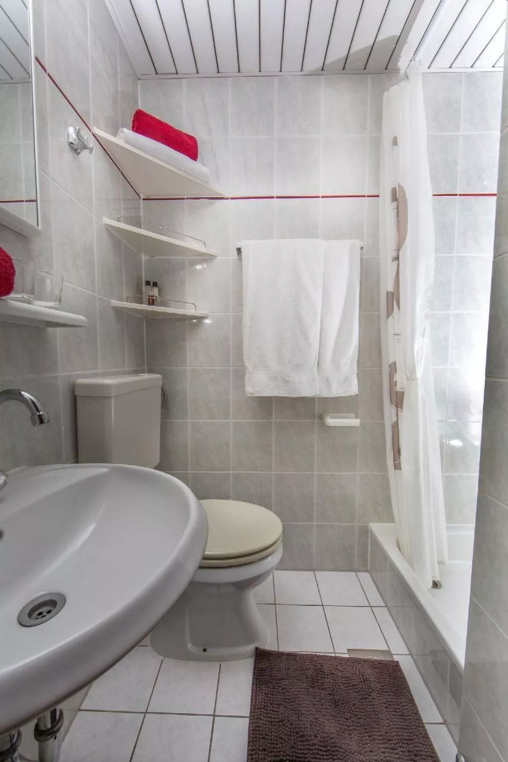 In Pjescana Uvala mit Garten, Grill - Image-tags.info