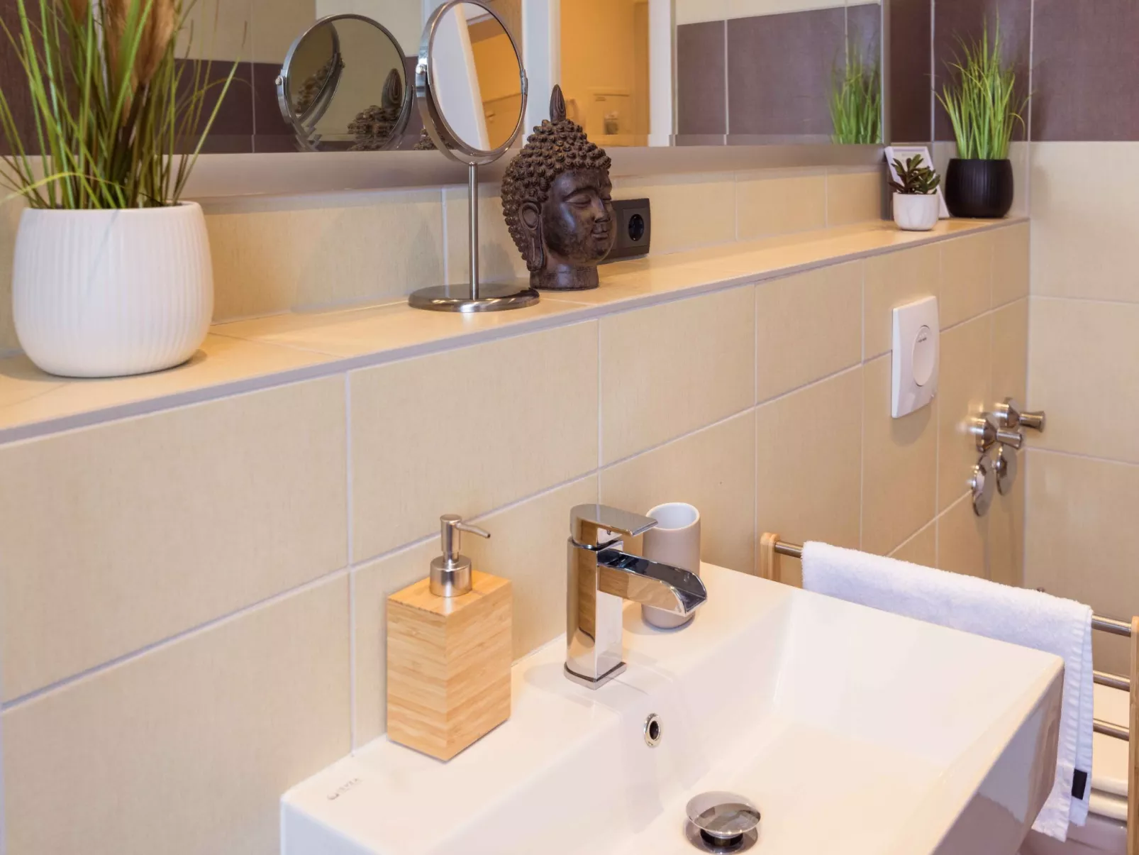 Schiller Apartment im Zentrum von Hof. Küche, Parkplatz, 250MBit Wlan - Binnen