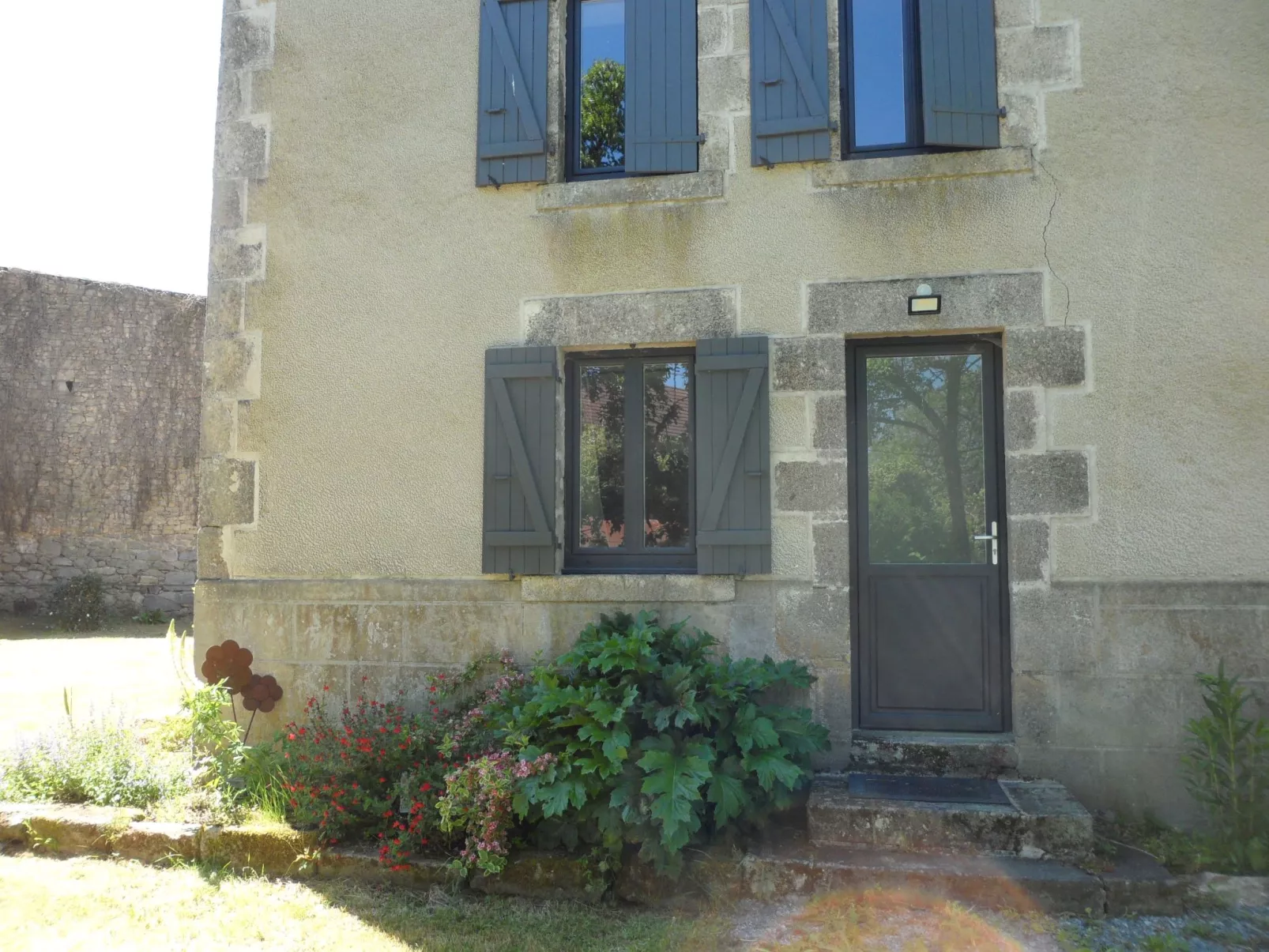 "Aelise" mit eigenem Pool - Buiten