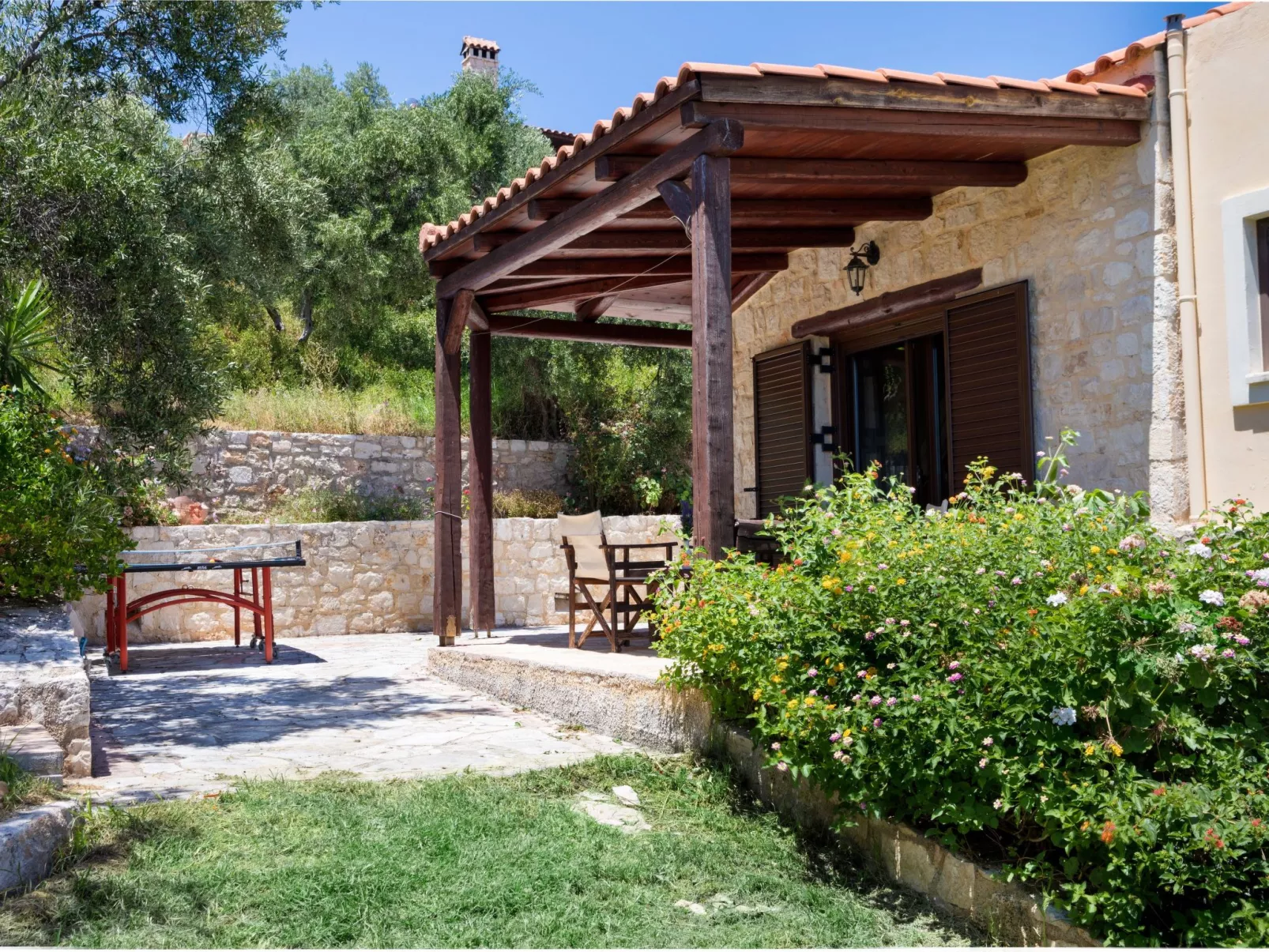 Familienvilla mit privatem Pool und Kinderbereich - Buiten