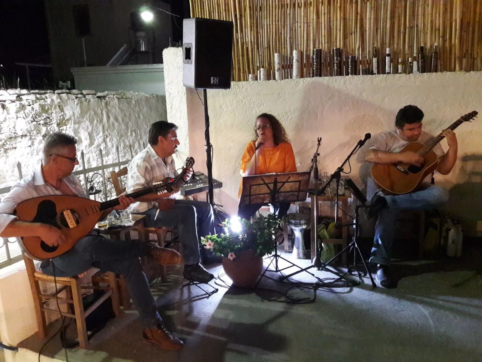 Orelia Cretan - Buiten