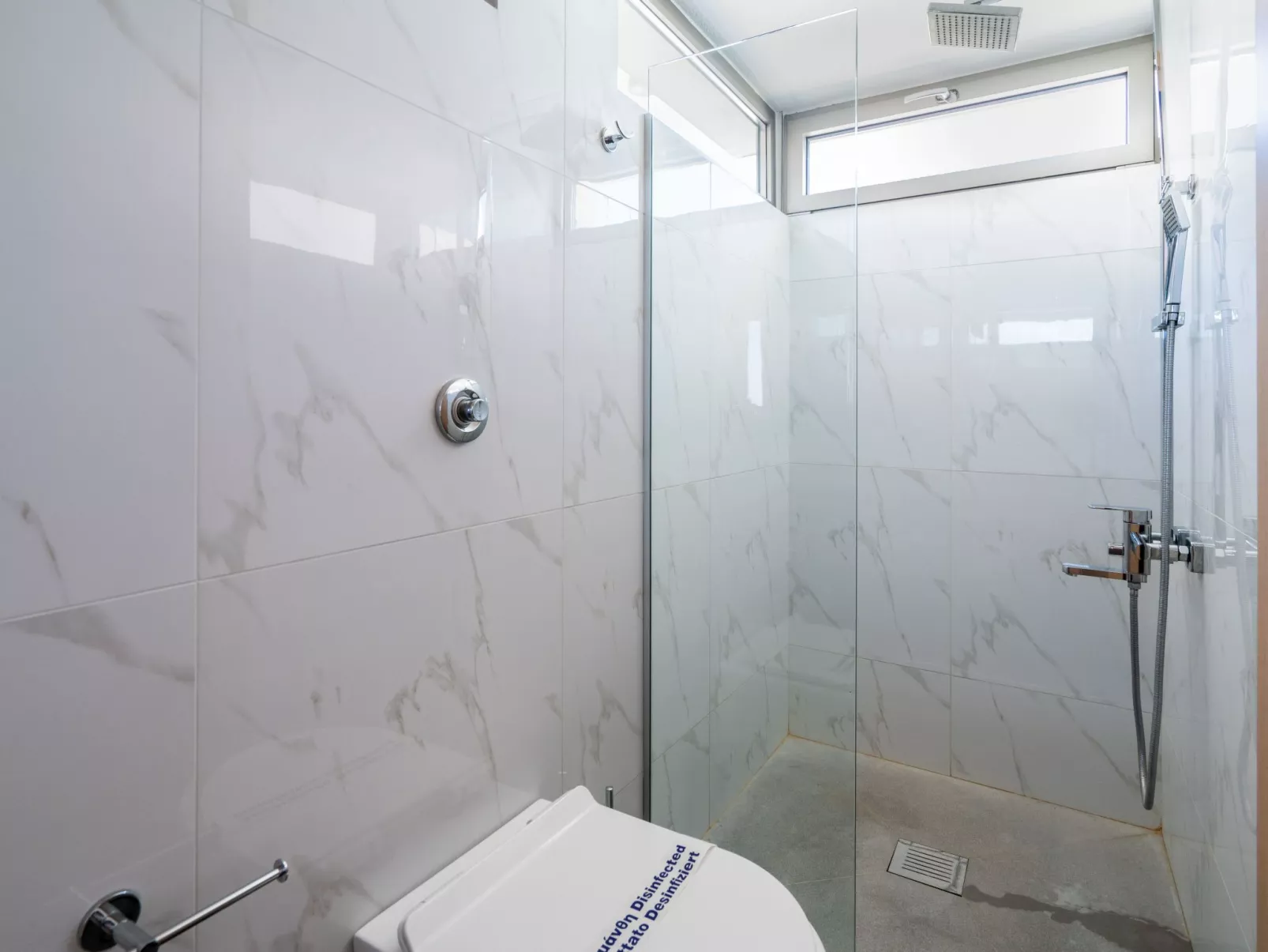 "Villa Kallia" mit Infinity-Pool - Binnen