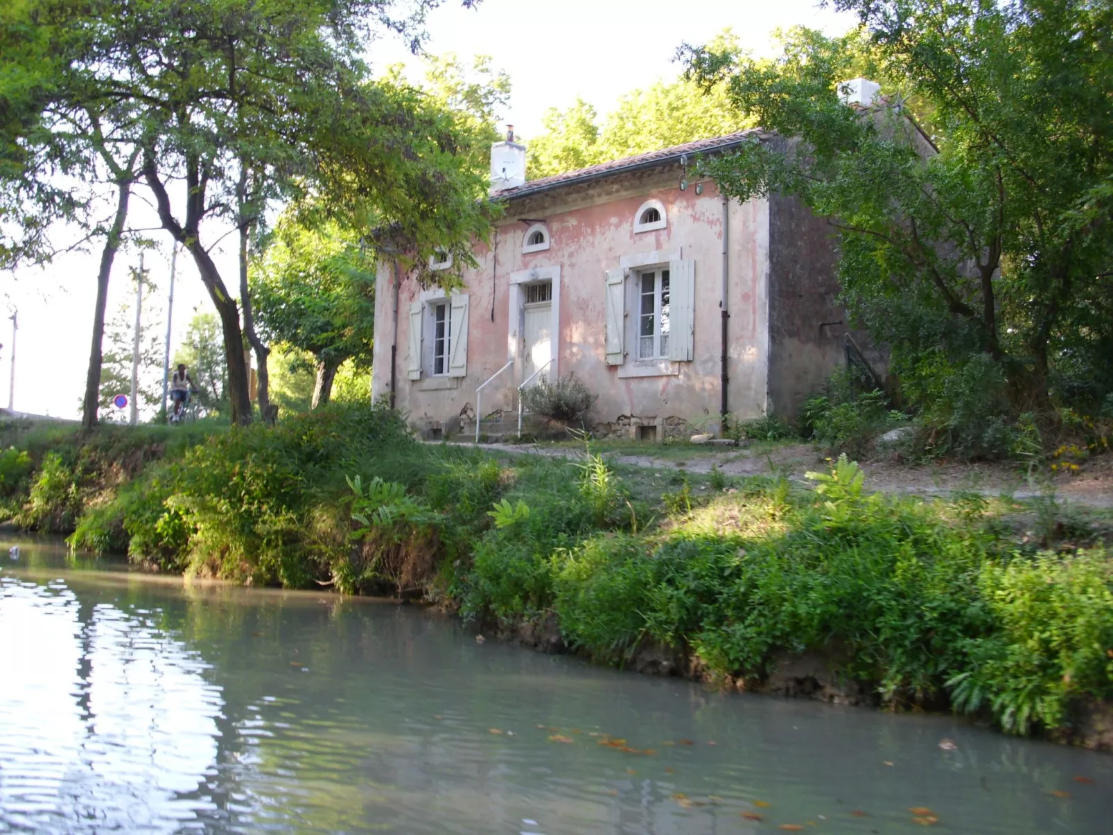 Maison Bleu - Buiten