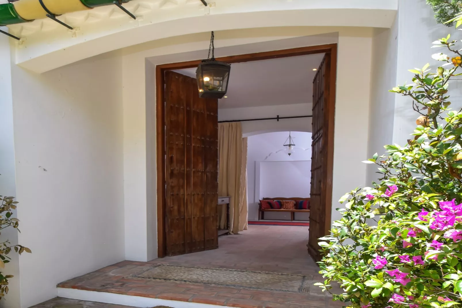 A Real Oasis in  Colonial style - Hal-ontvangst