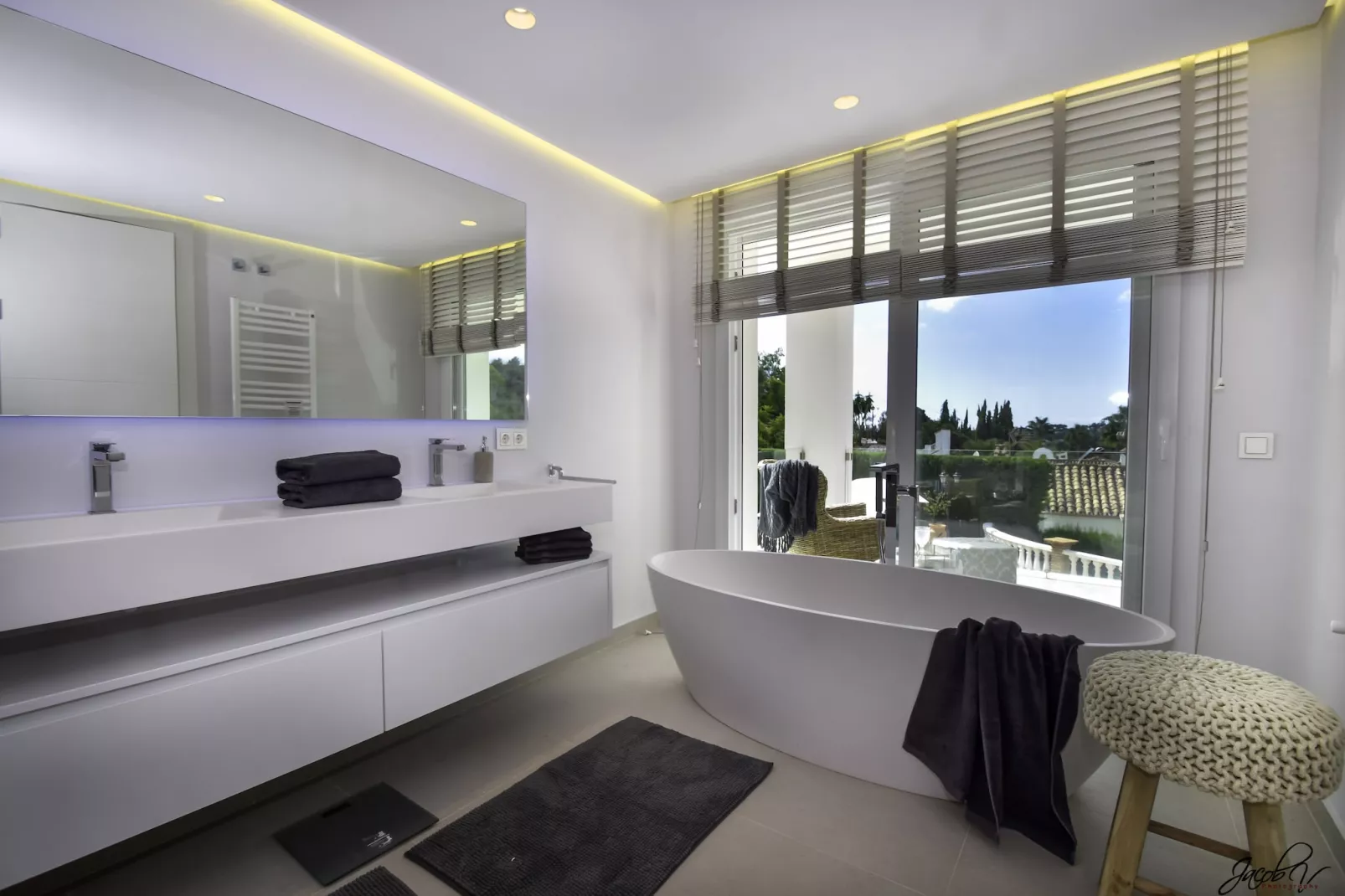 Tranquil Villa with Sea Views & Heated Pool! - Badkamer