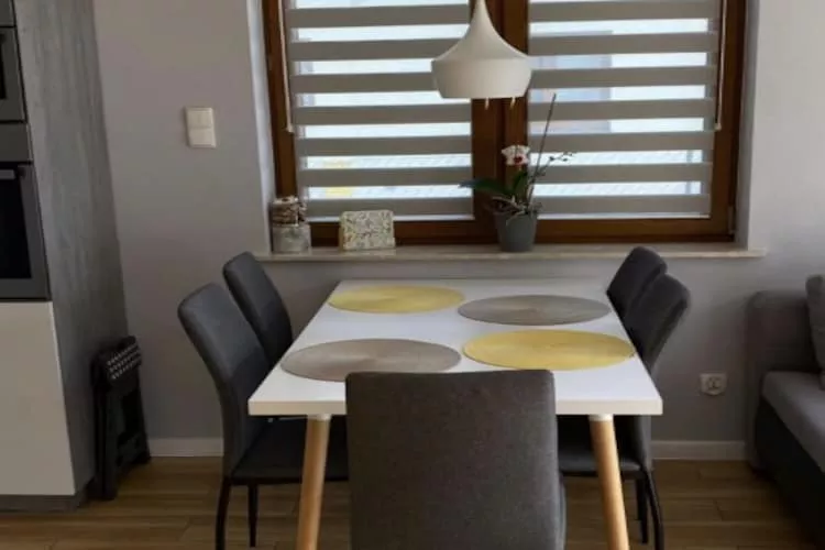 Dom wakacyjny w Dębinie dla max 8 osób - Eetkamer