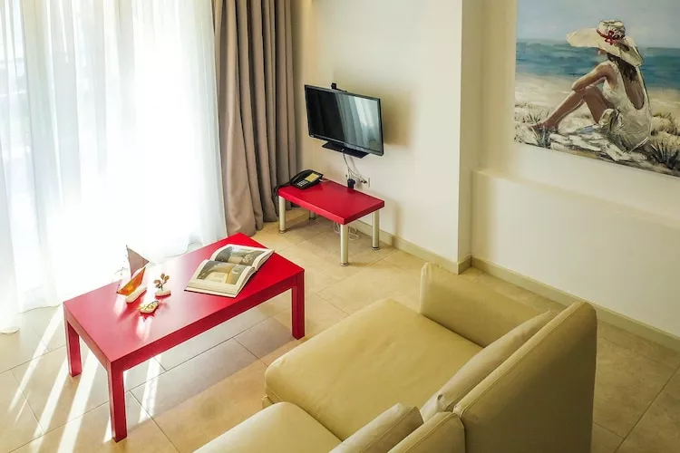Holiday residence Acrotel Athena Villas, Elia Beach-Maisonette - Woonkamer