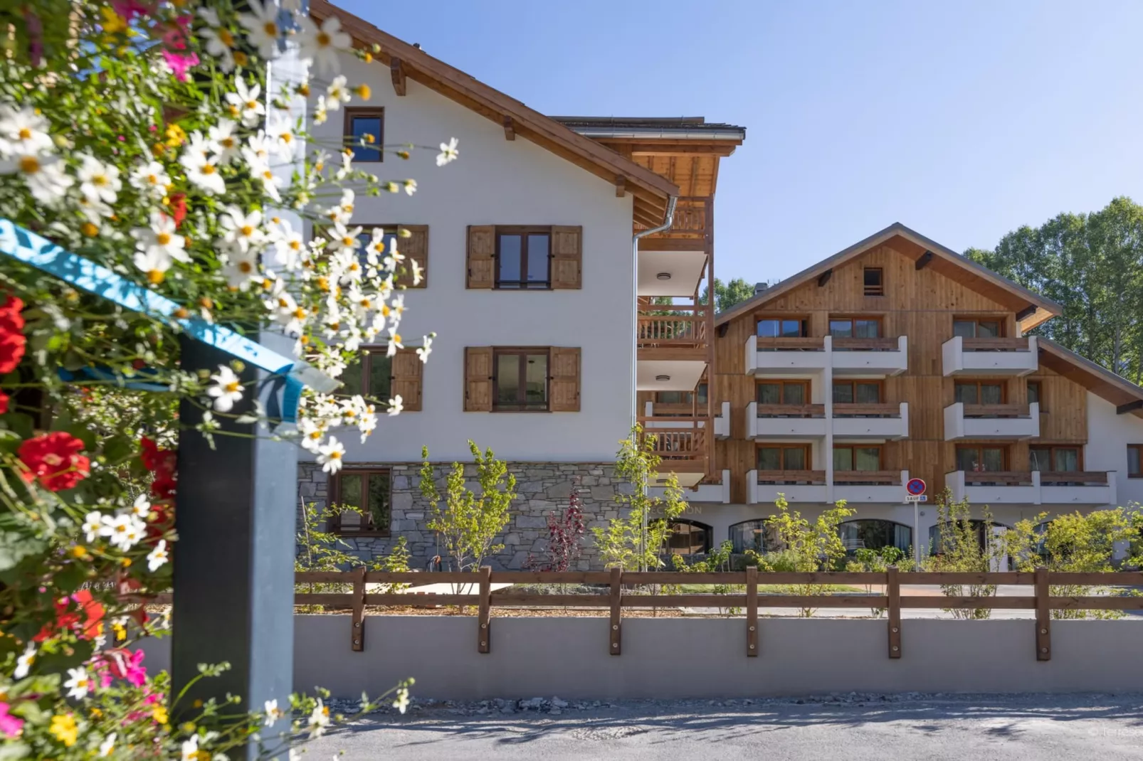 Le Cristal Lodge-RD2S - Buitenkant zomer