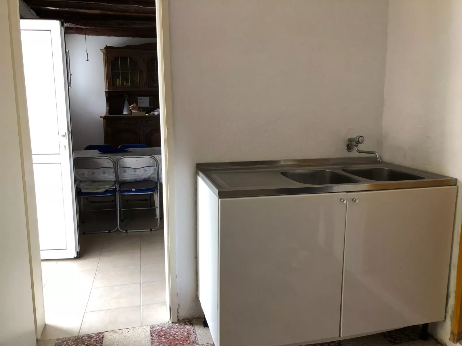 Weißes Haus Robinson mit BBQ und Terrasse - Image-tags.info