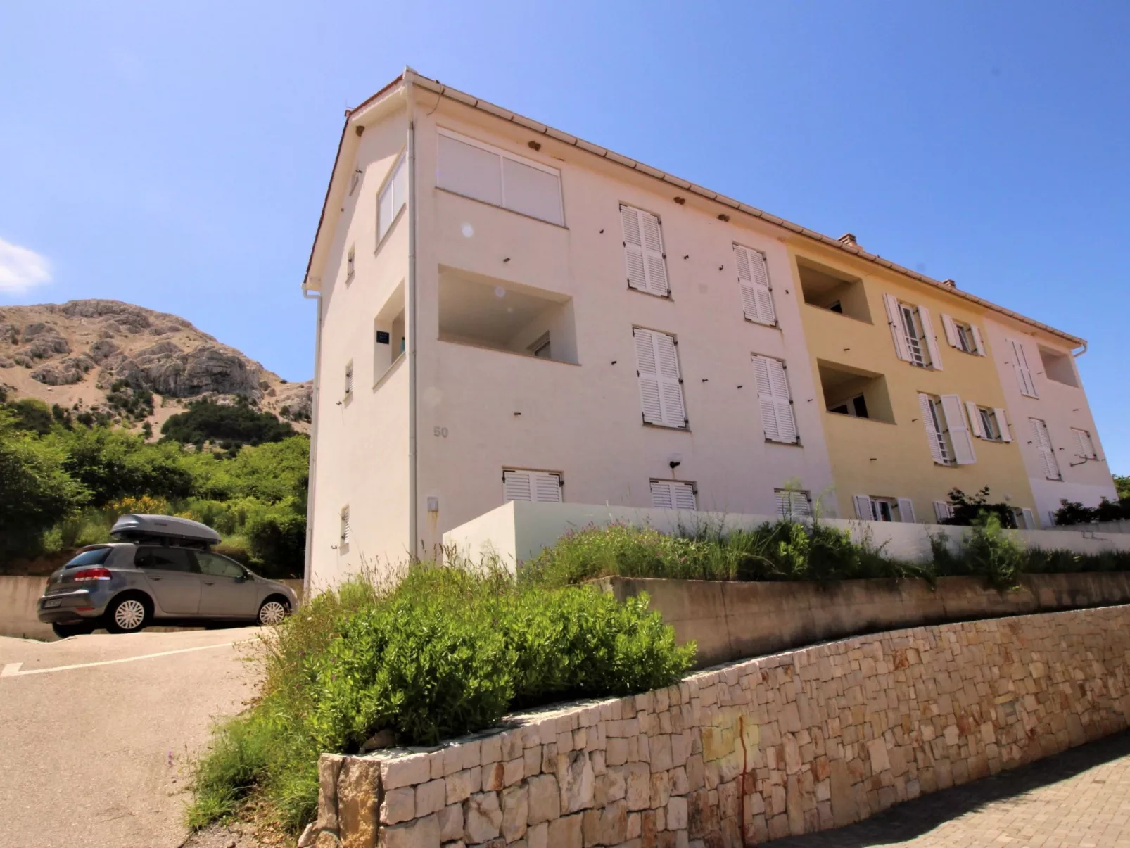 Appartement in Baška mit Eigenem Balkon - Buiten