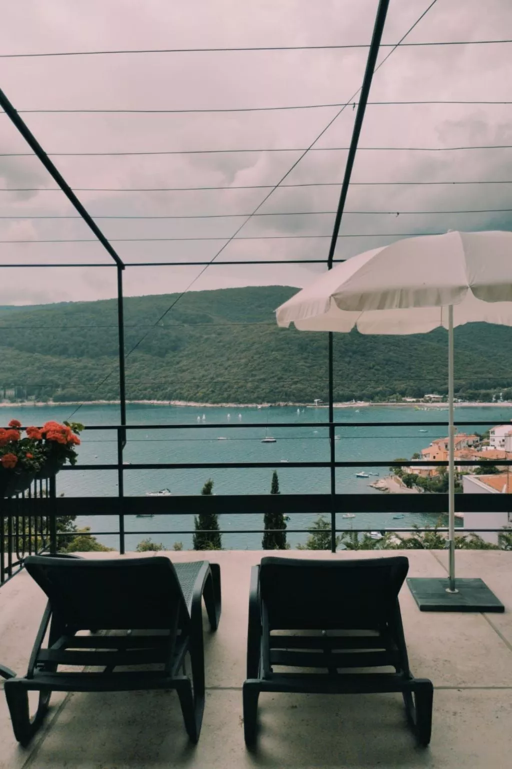 Appartement Bruna mit Terrasse und Meerblick - Buiten