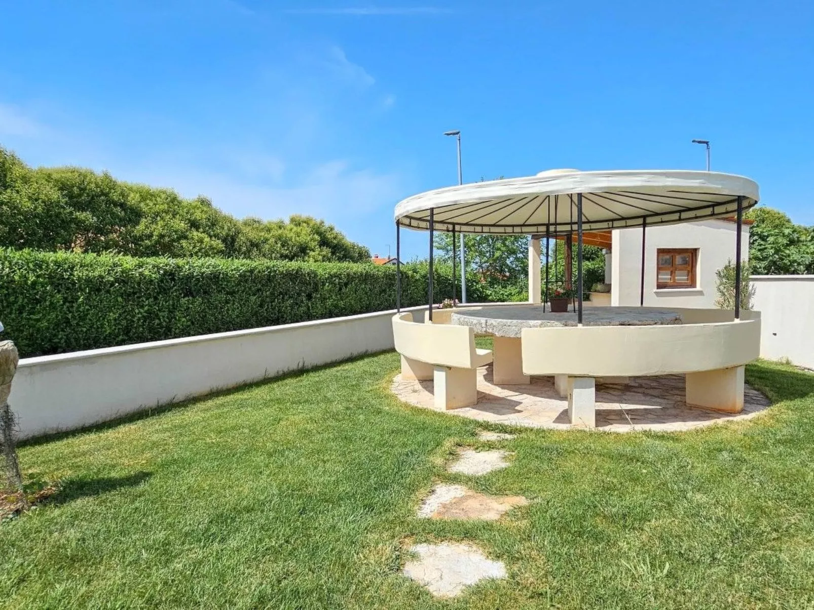 Für 2 Personen ca. 30 m&sup2; in Novigrad, Adriaküste Kroatien (Westküste von I - Buiten