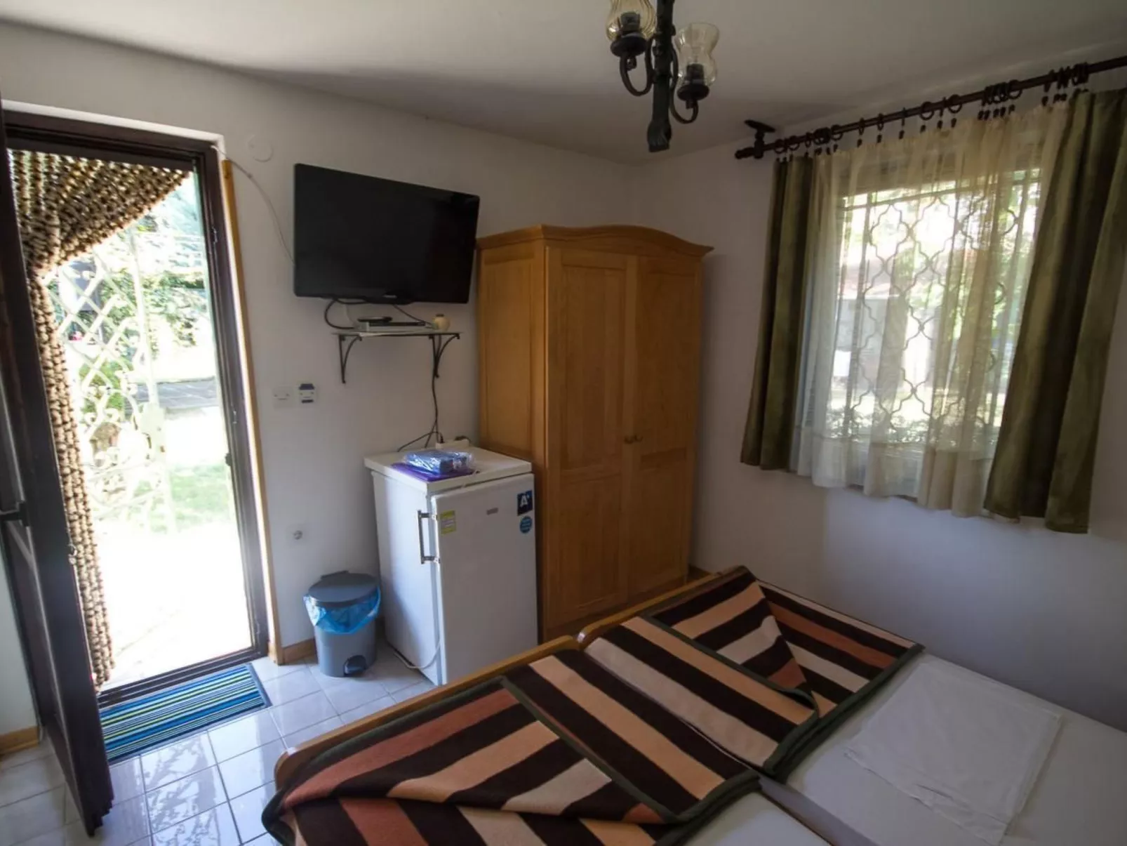 Zimmer "Joze" mit Terrasse - Binnen