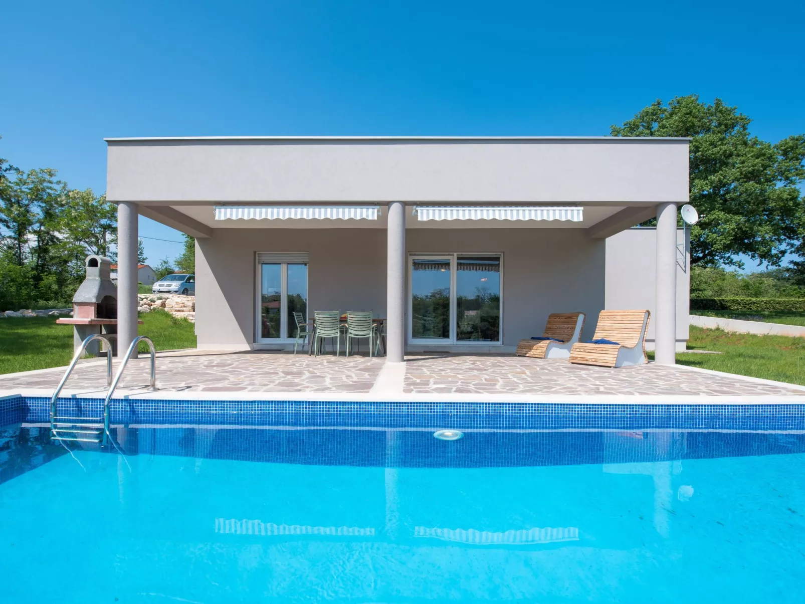 Mit eigenem Pool - Image-tags.info