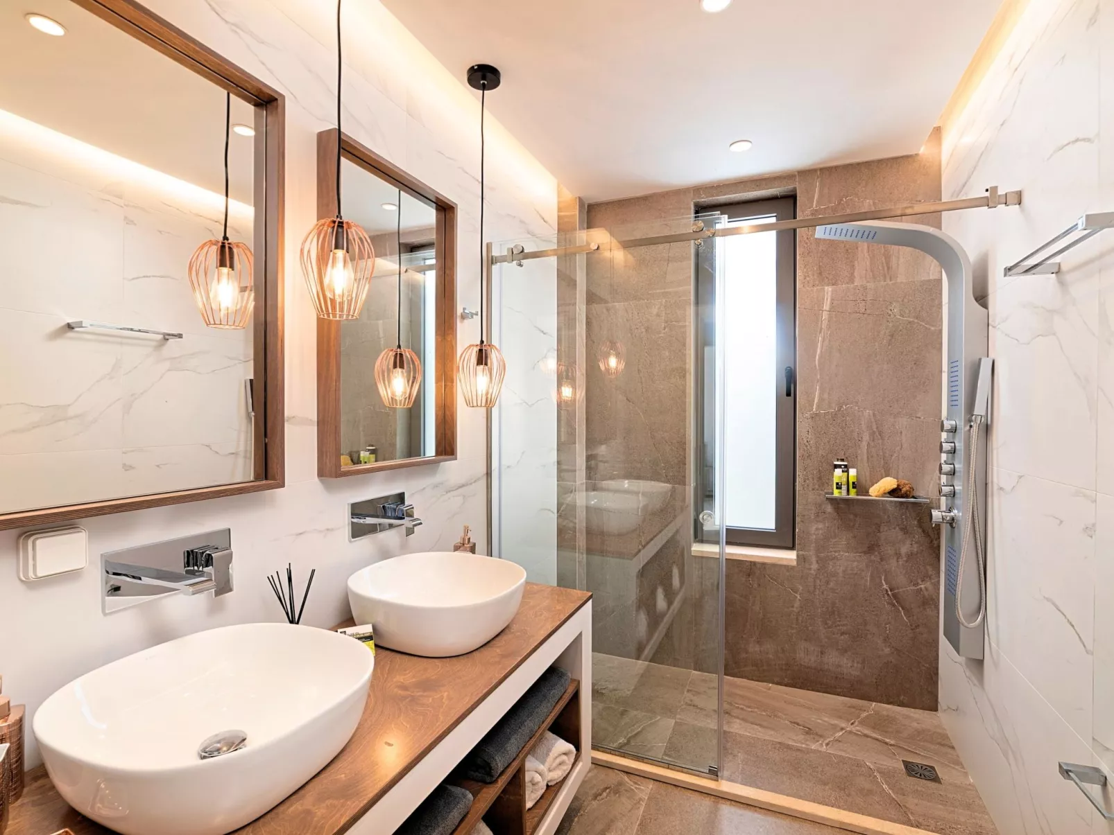 Villa "Minoas Grand" mit Blick auf das Wasser - Binnen